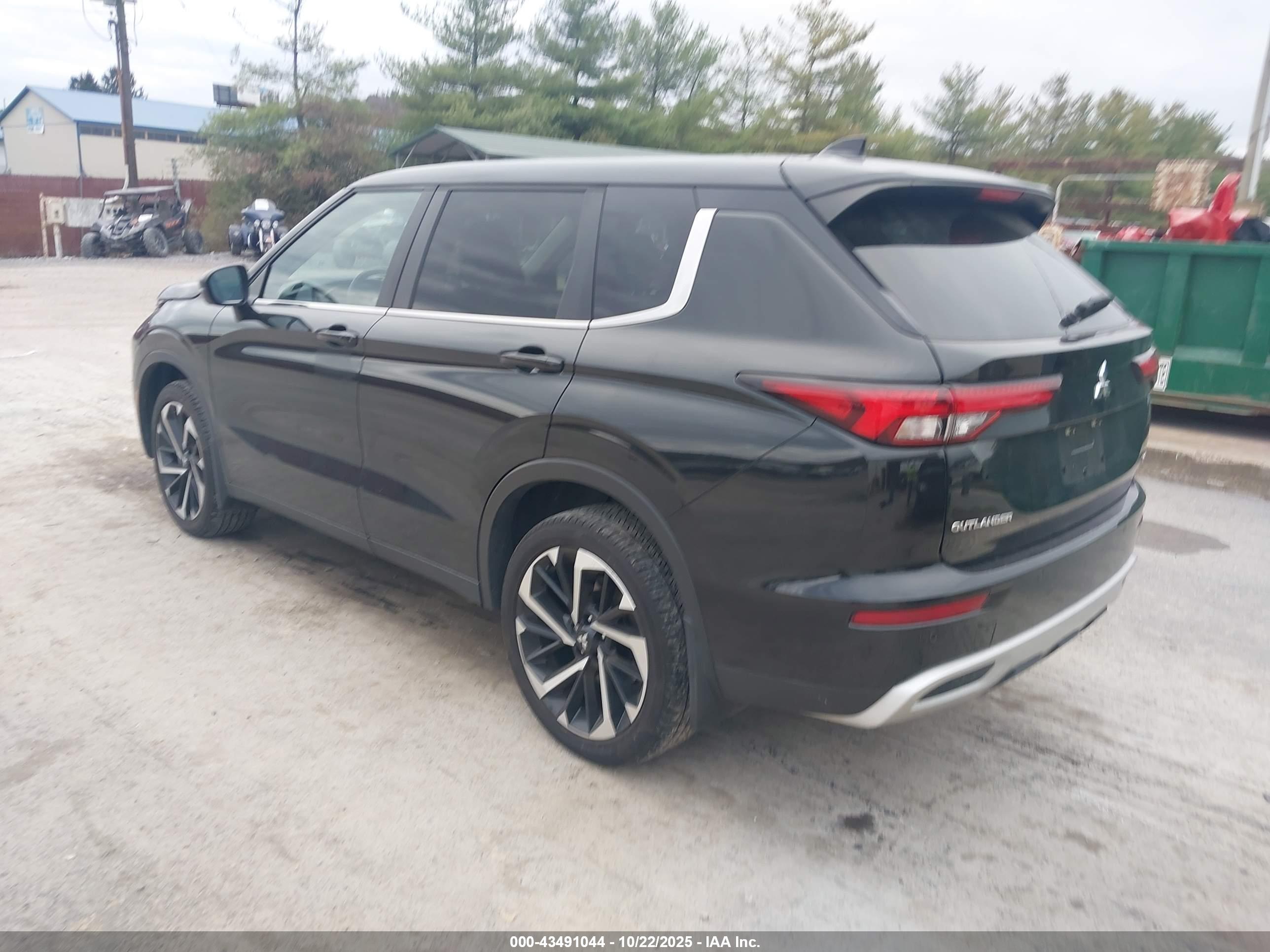 MITSUBISHI OUTLANDER image 3