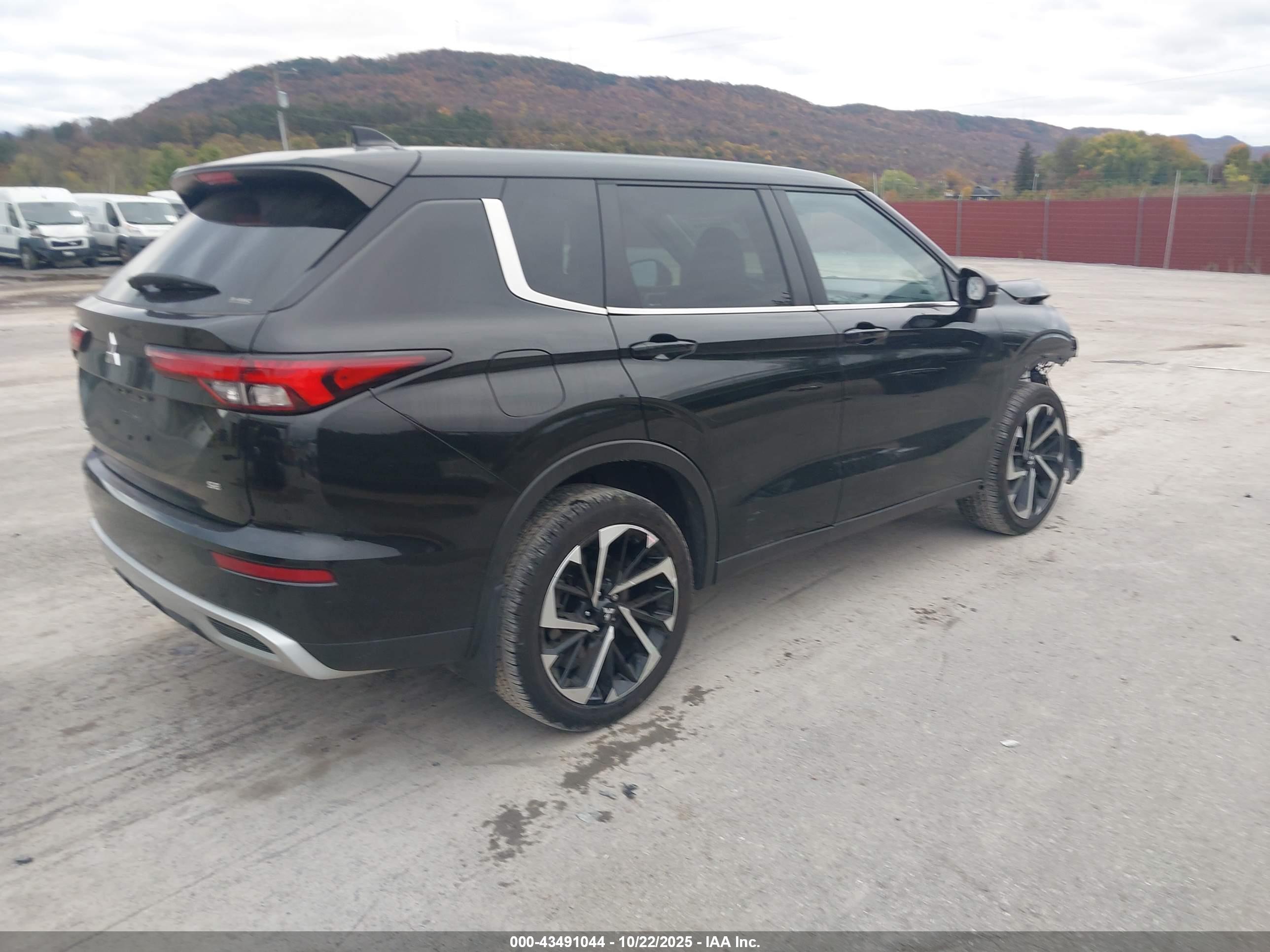 MITSUBISHI OUTLANDER image 4