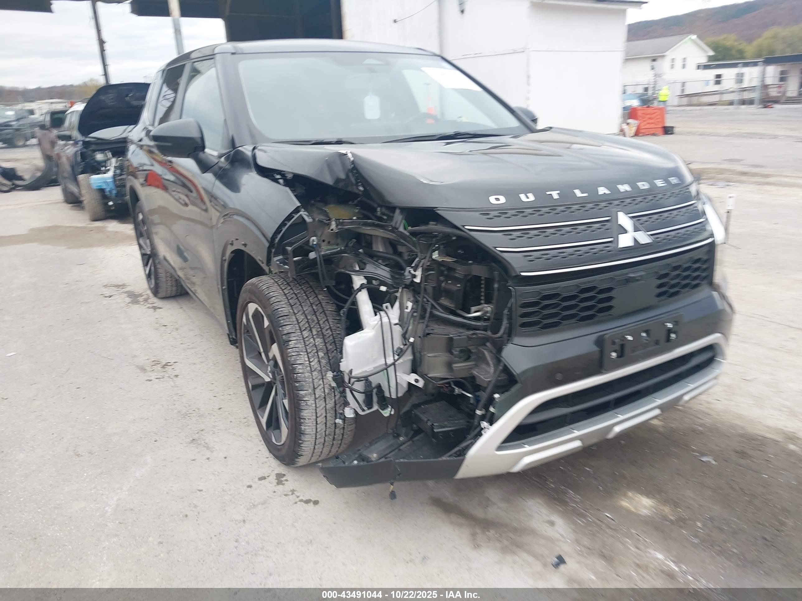 MITSUBISHI OUTLANDER image 6