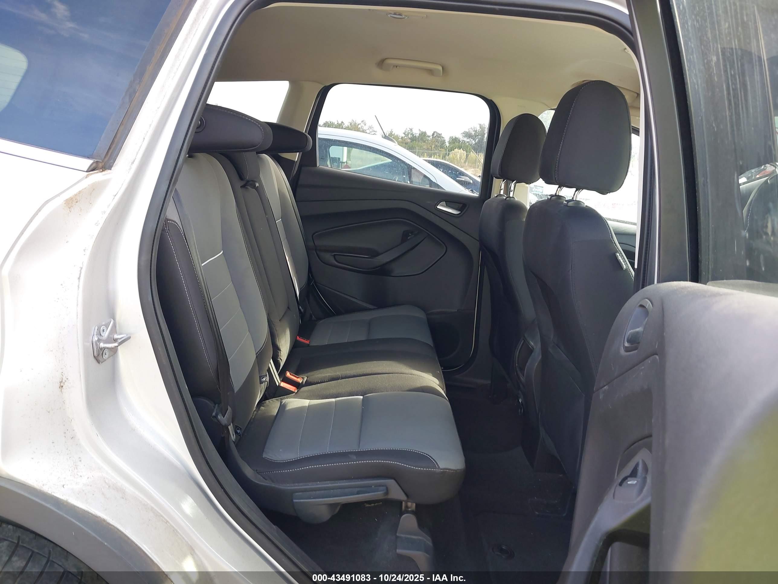 FORD ESCAPE image 8