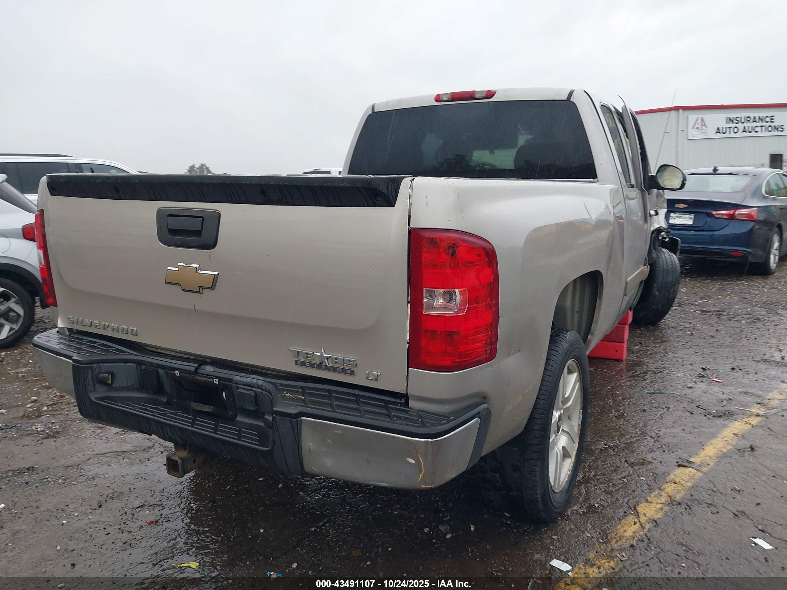 CHEVROLET SILVERADO image 4