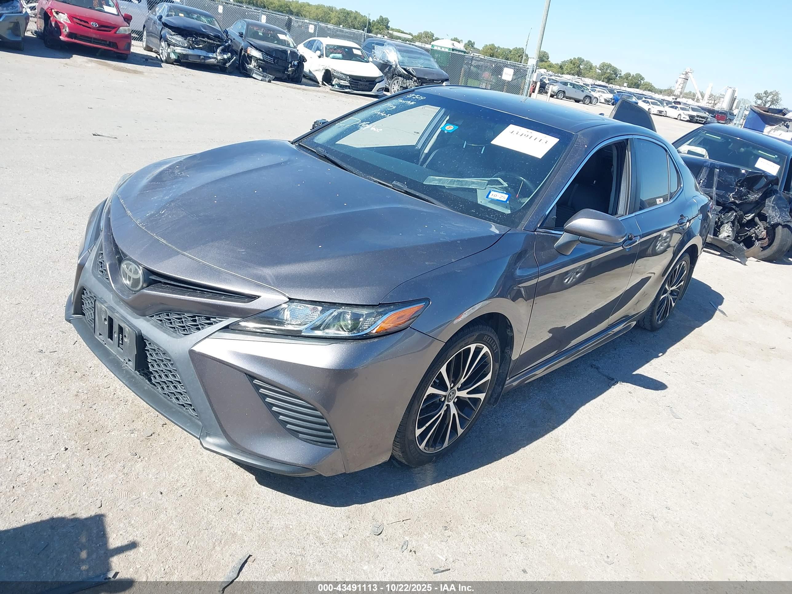 TOYOTA CAMRY image 2