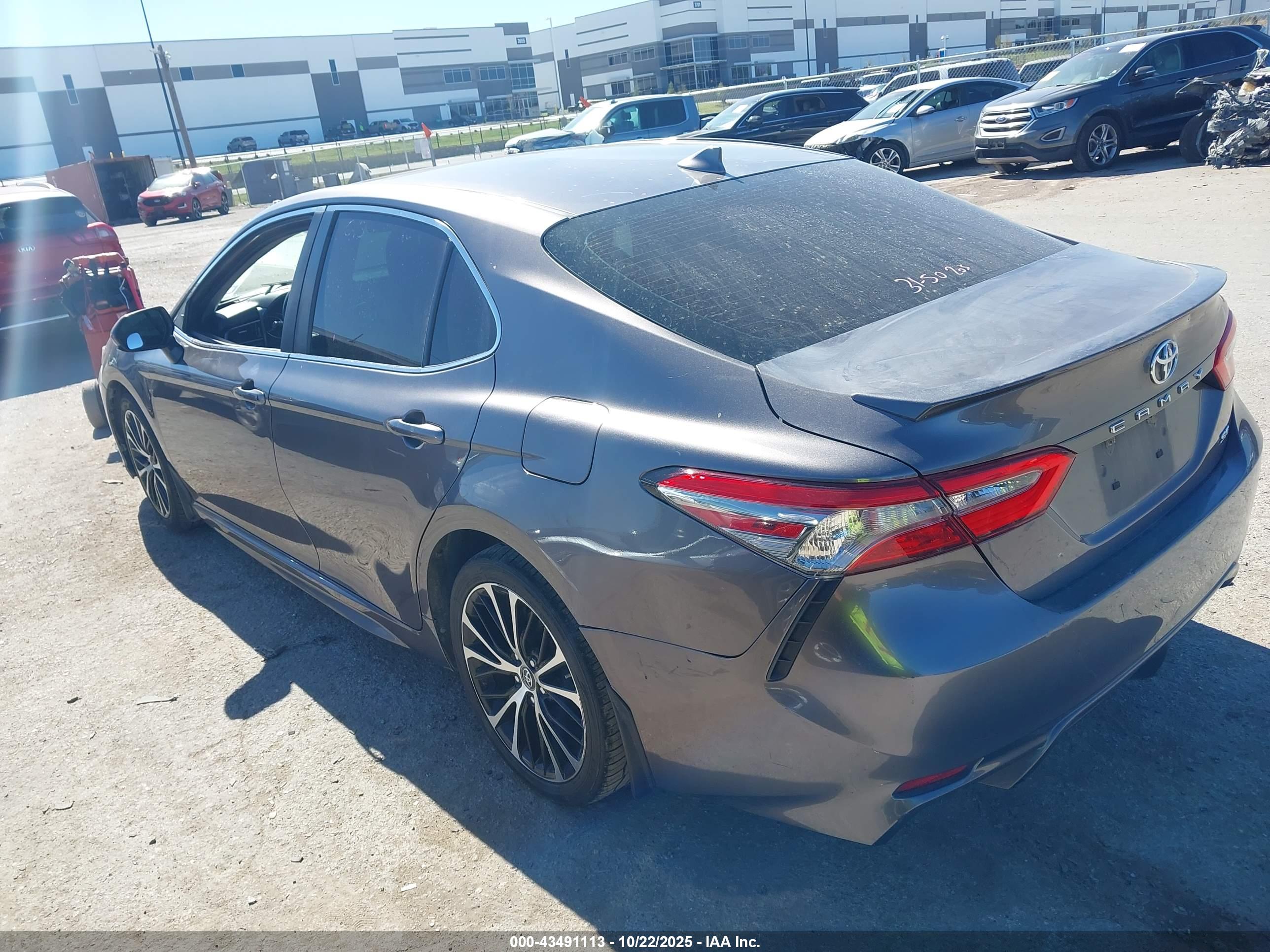 TOYOTA CAMRY image 3