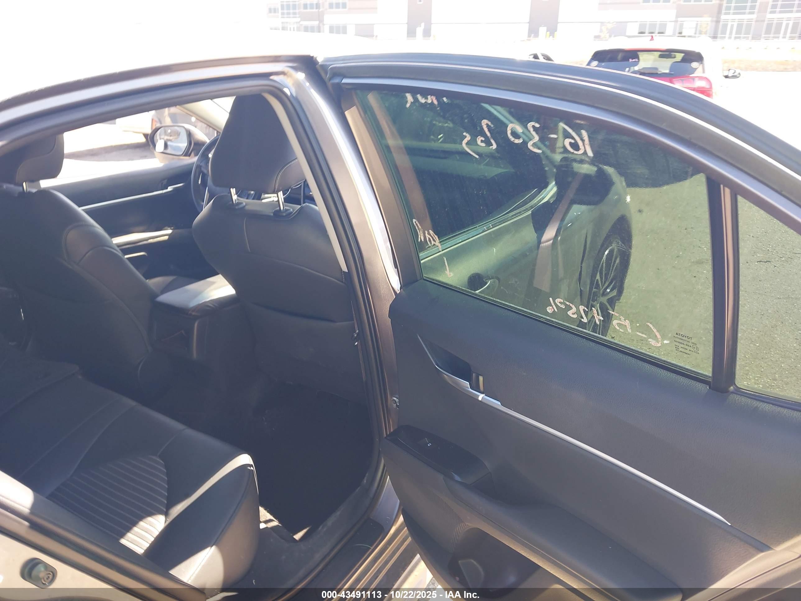 TOYOTA CAMRY image 8
