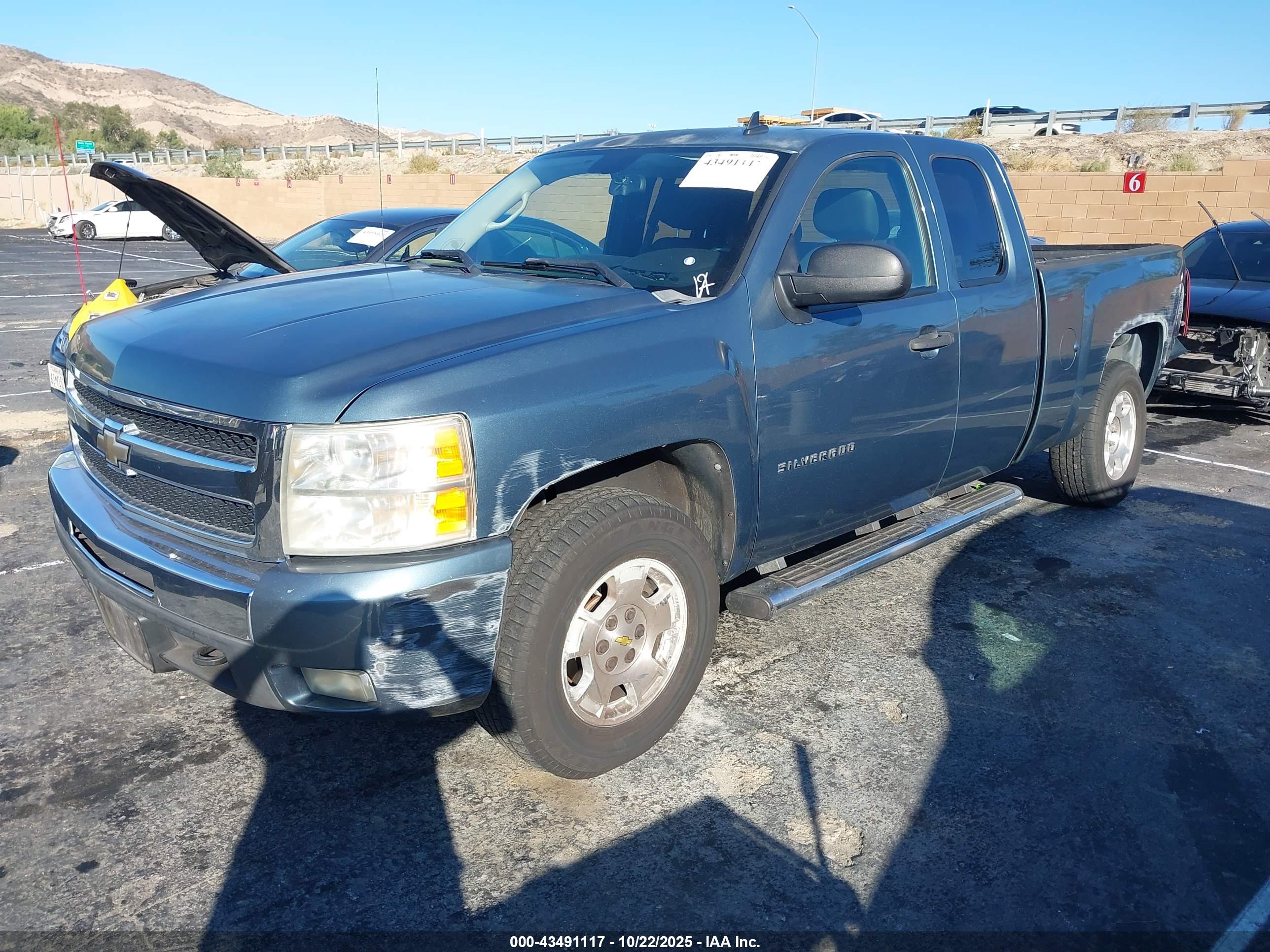 CHEVROLET SILVERADO image 2