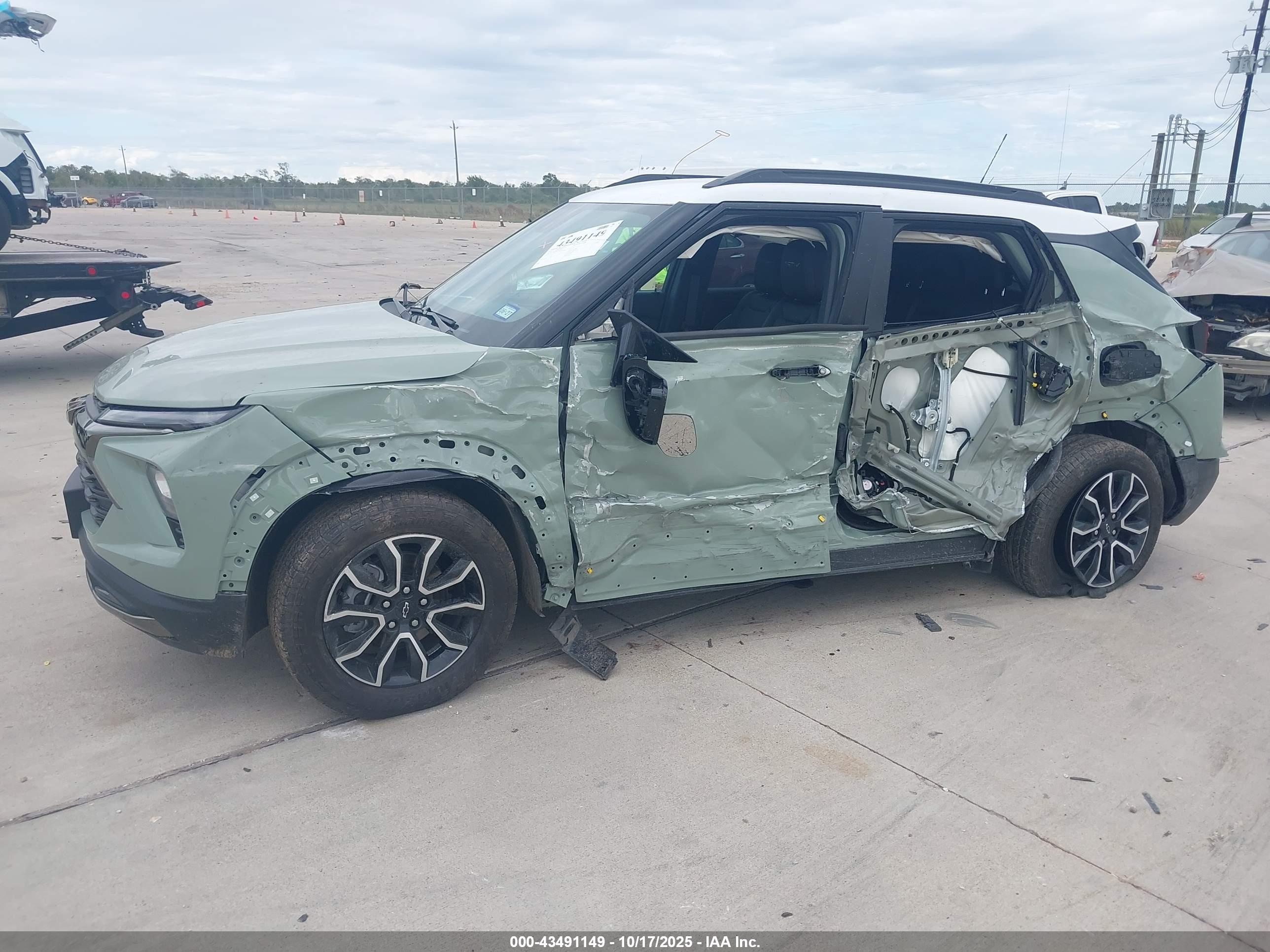 CHEVROLET TRAILBLAZER image 2