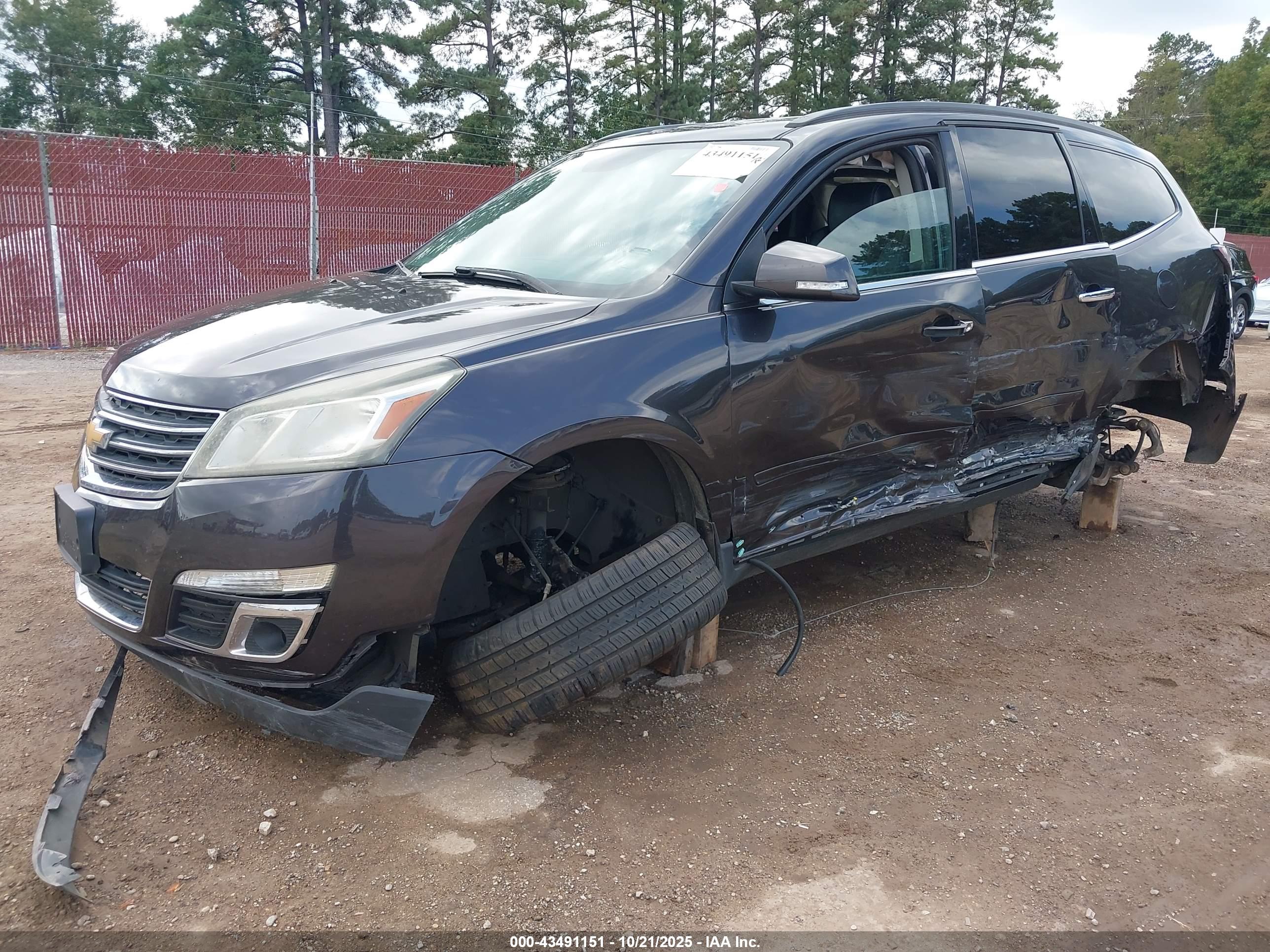 CHEVROLET TRAVERSE image 2