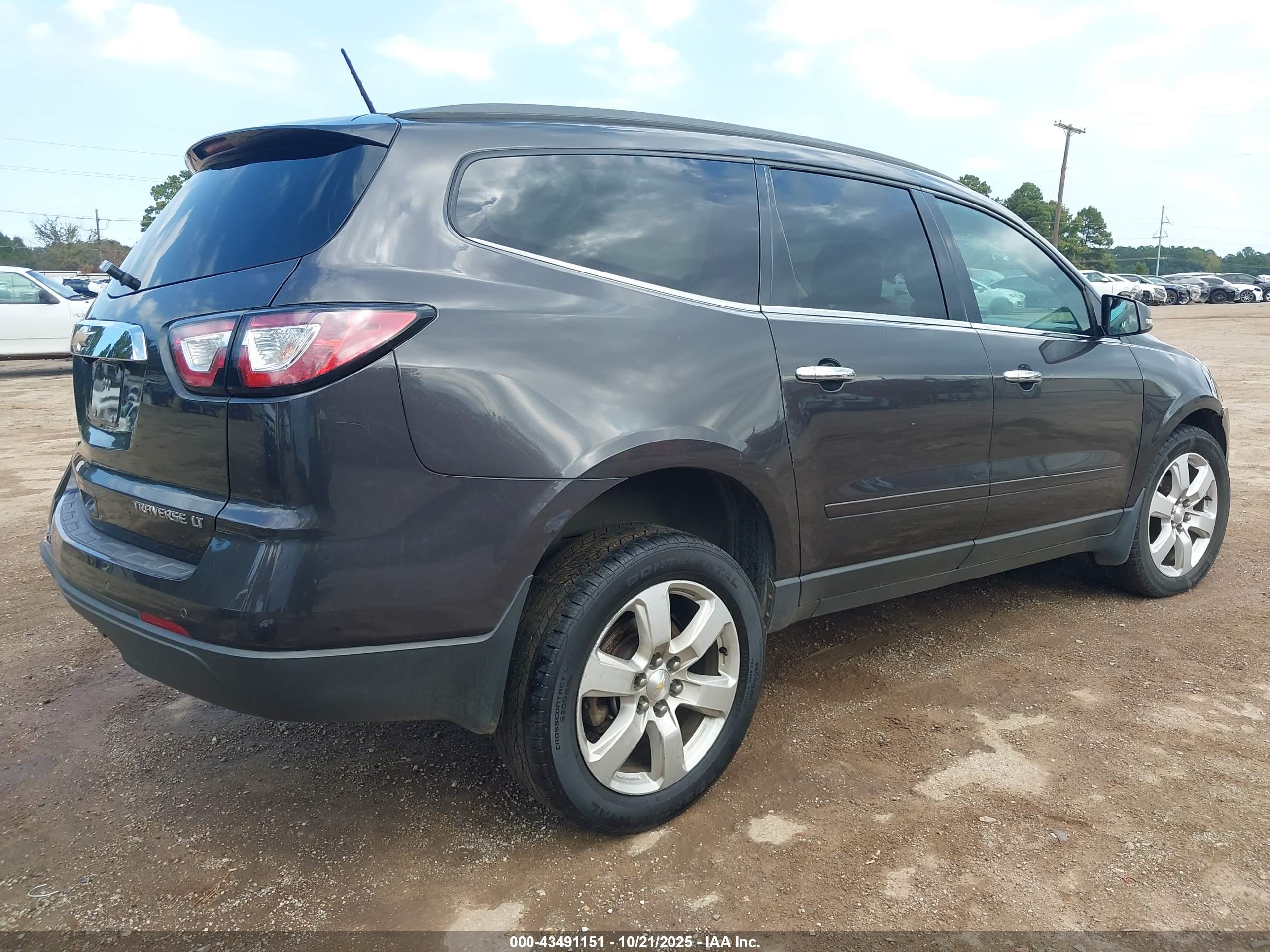CHEVROLET TRAVERSE image 4