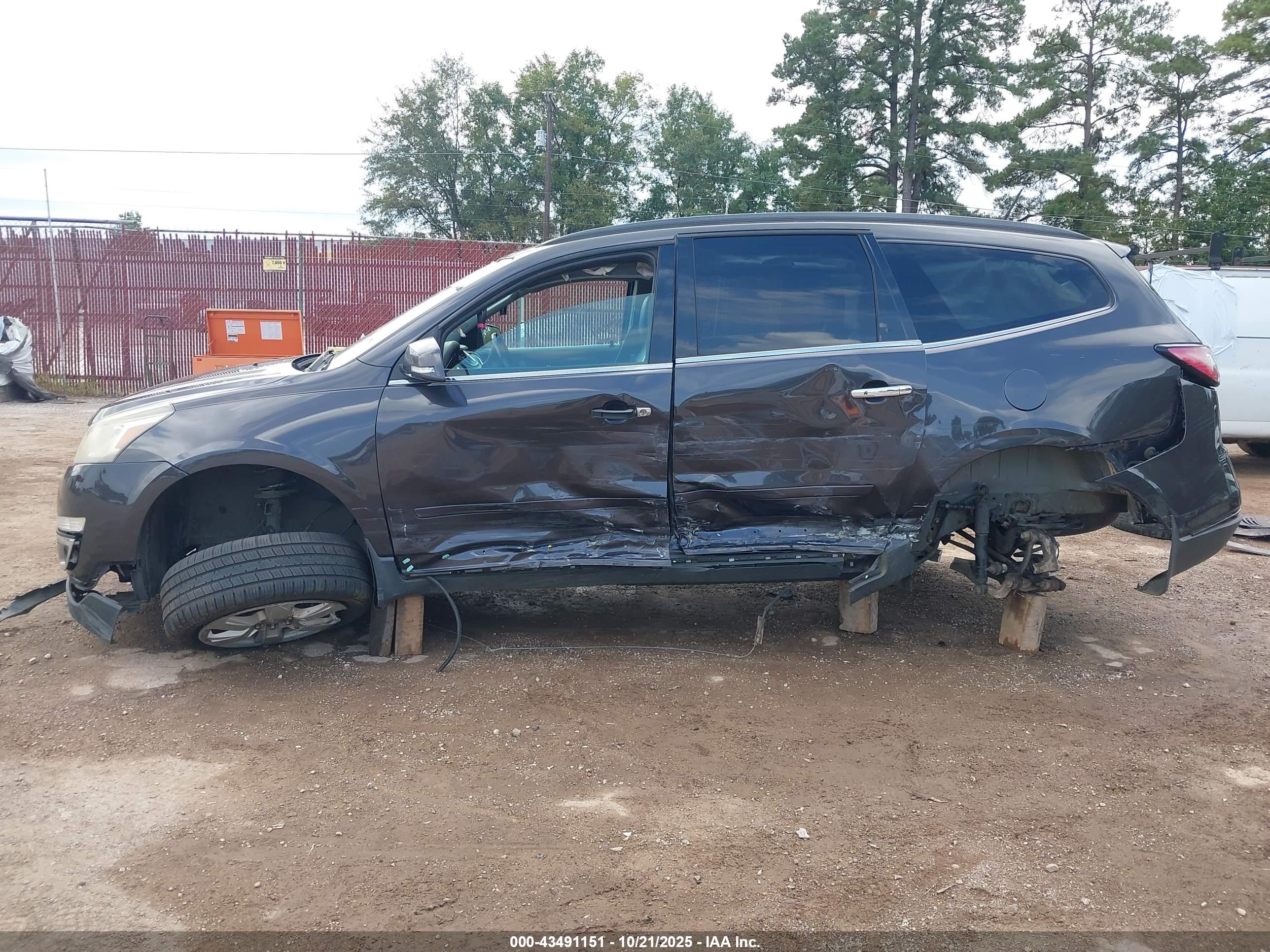 CHEVROLET TRAVERSE image 6