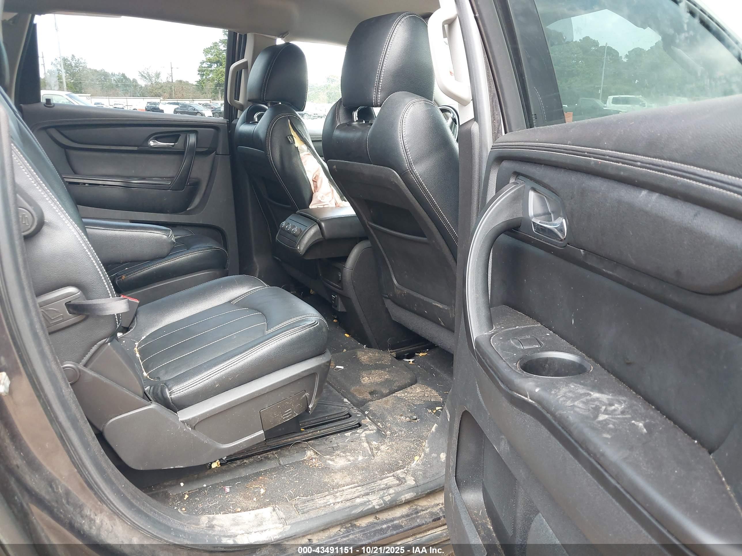 CHEVROLET TRAVERSE image 8