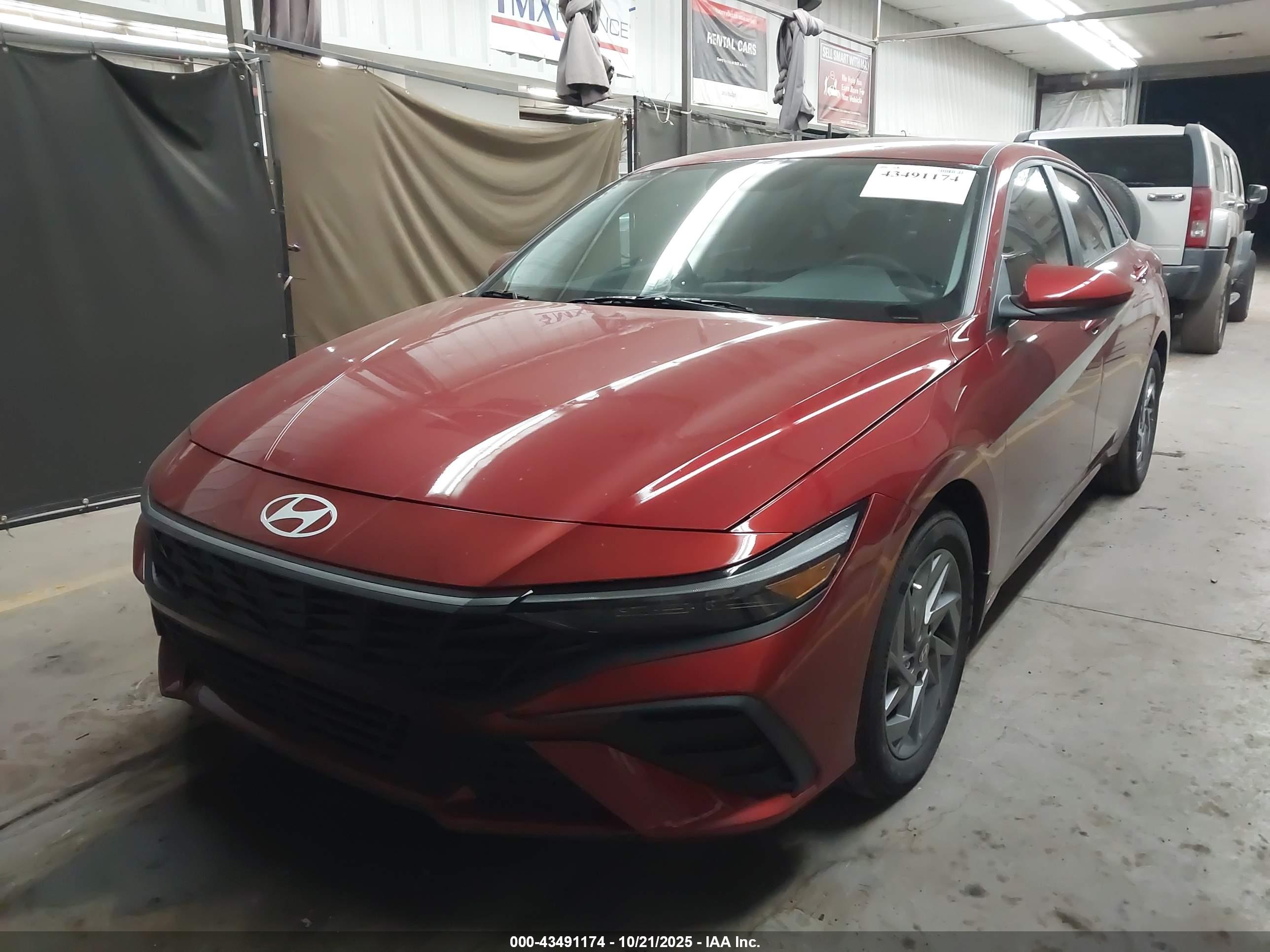 HYUNDAI ELANTRA image 2