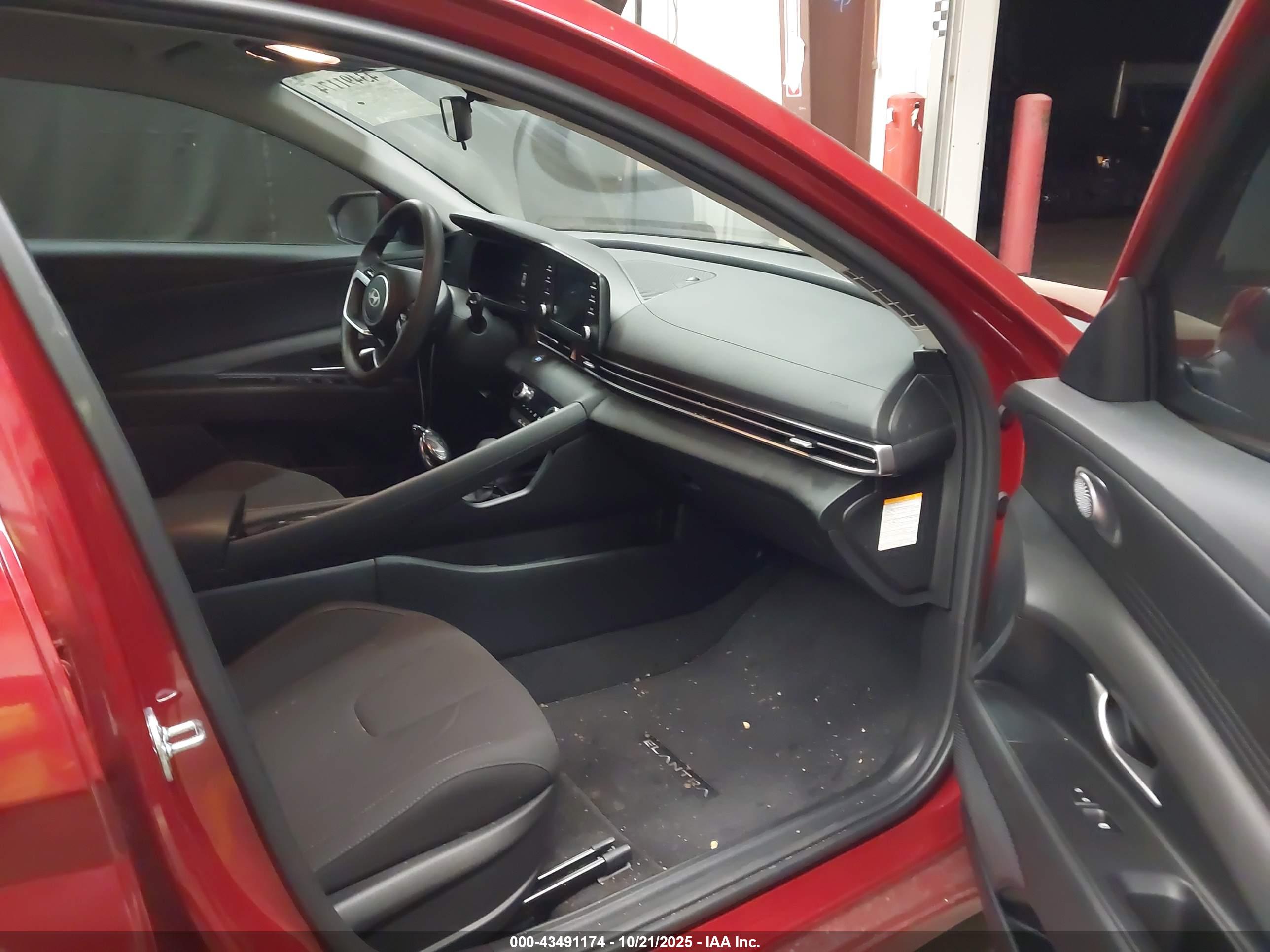 HYUNDAI ELANTRA image 5