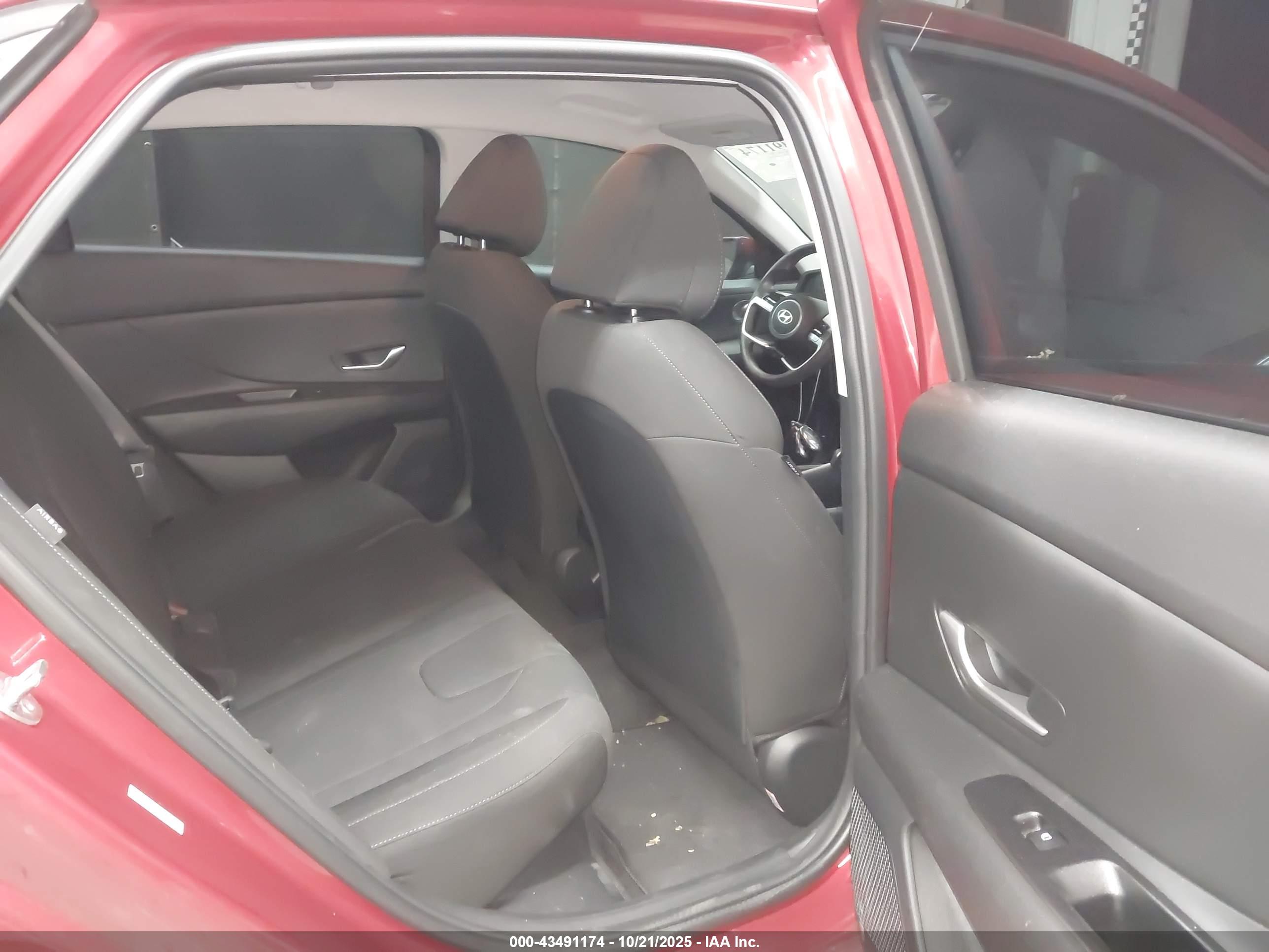 HYUNDAI ELANTRA image 8