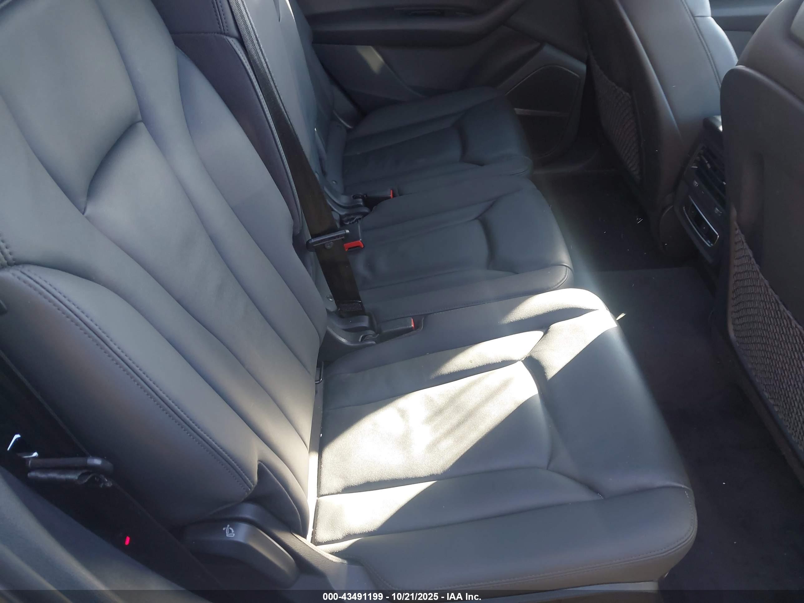 AUDI Q7 image 8