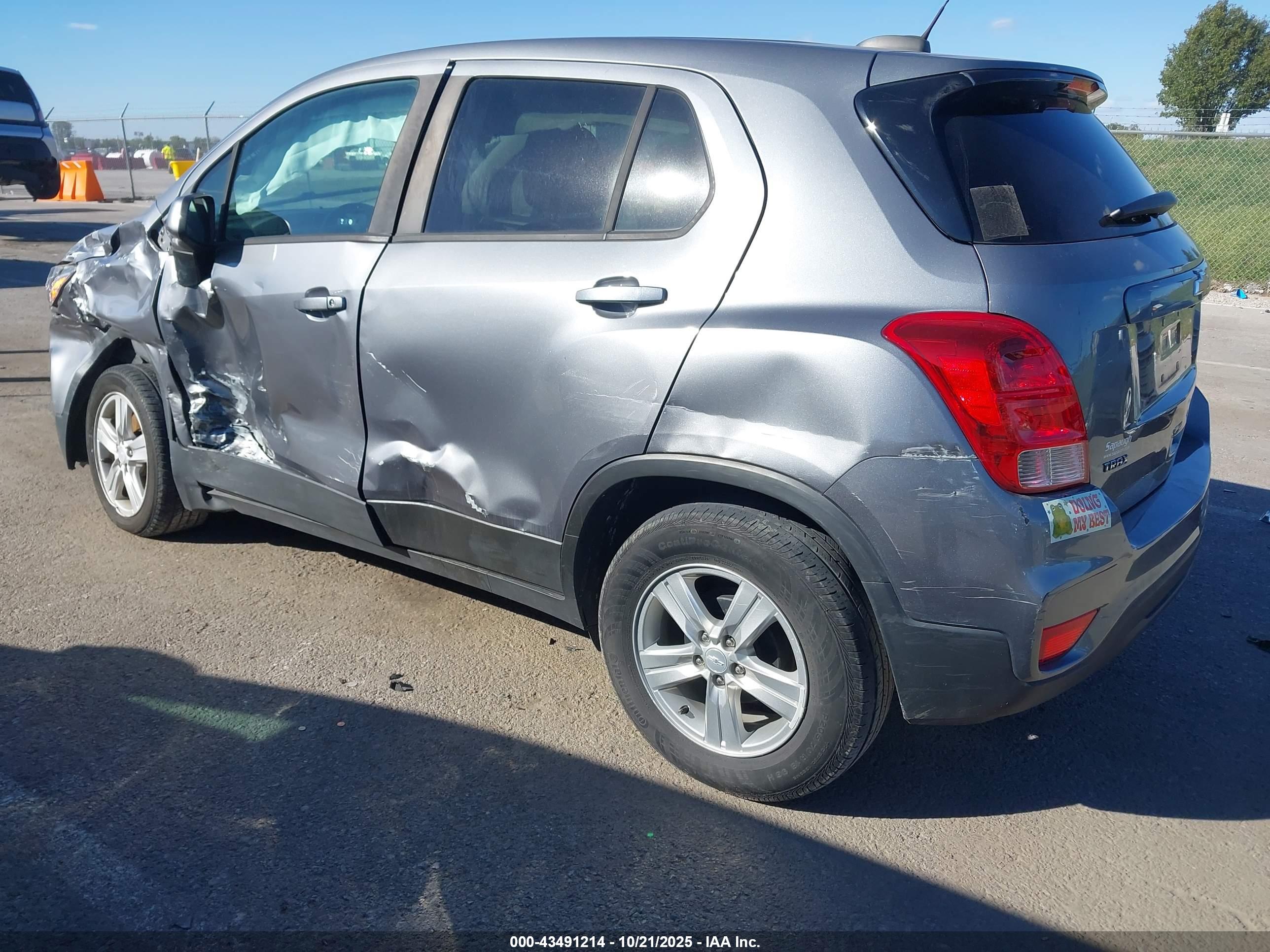 CHEVROLET TRAX image 3