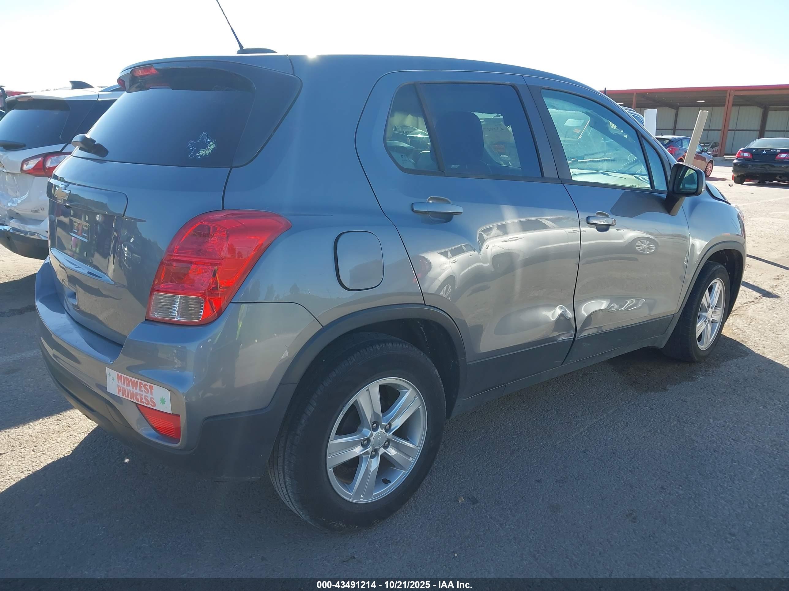 CHEVROLET TRAX image 4