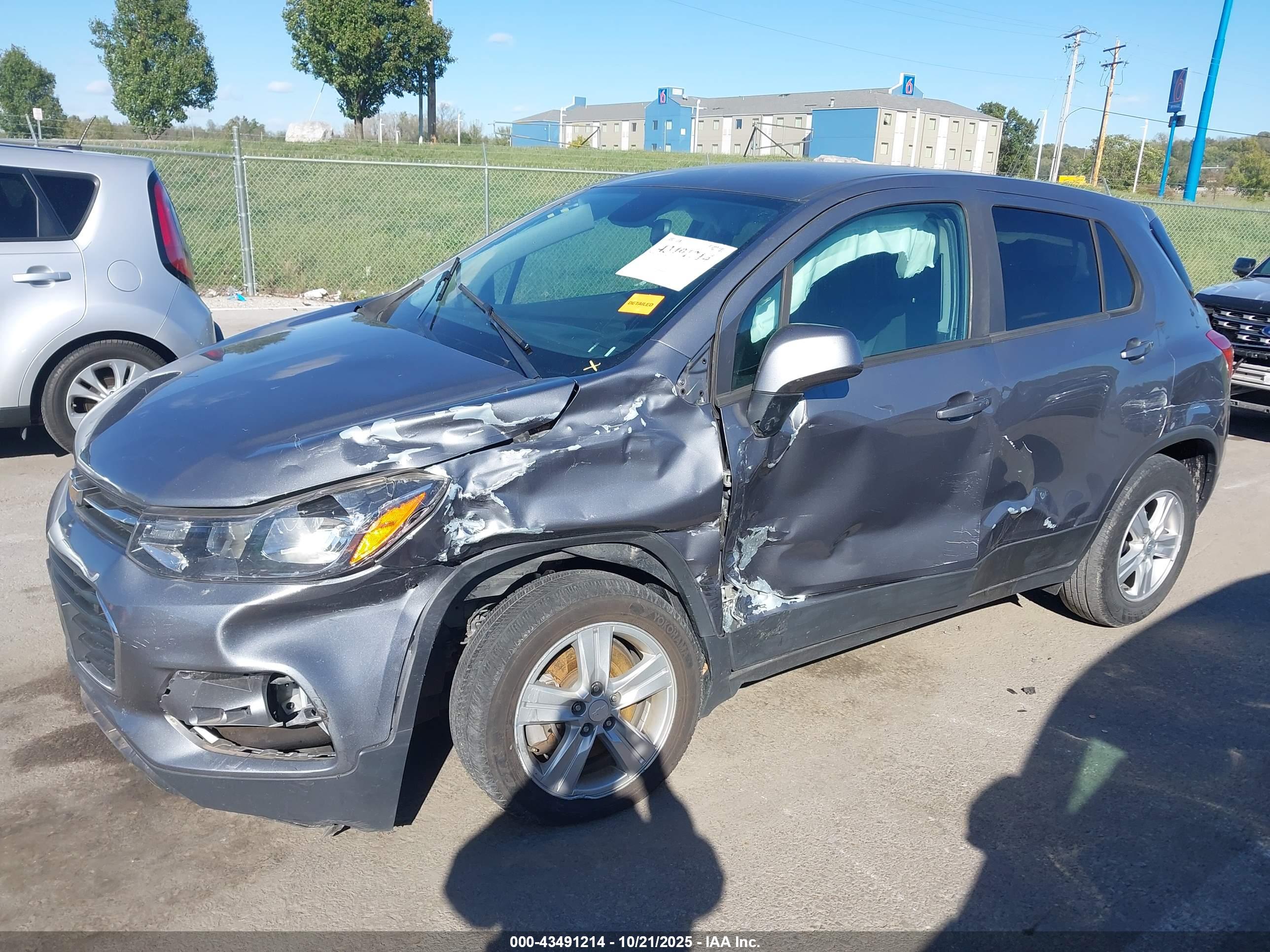 CHEVROLET TRAX image 6