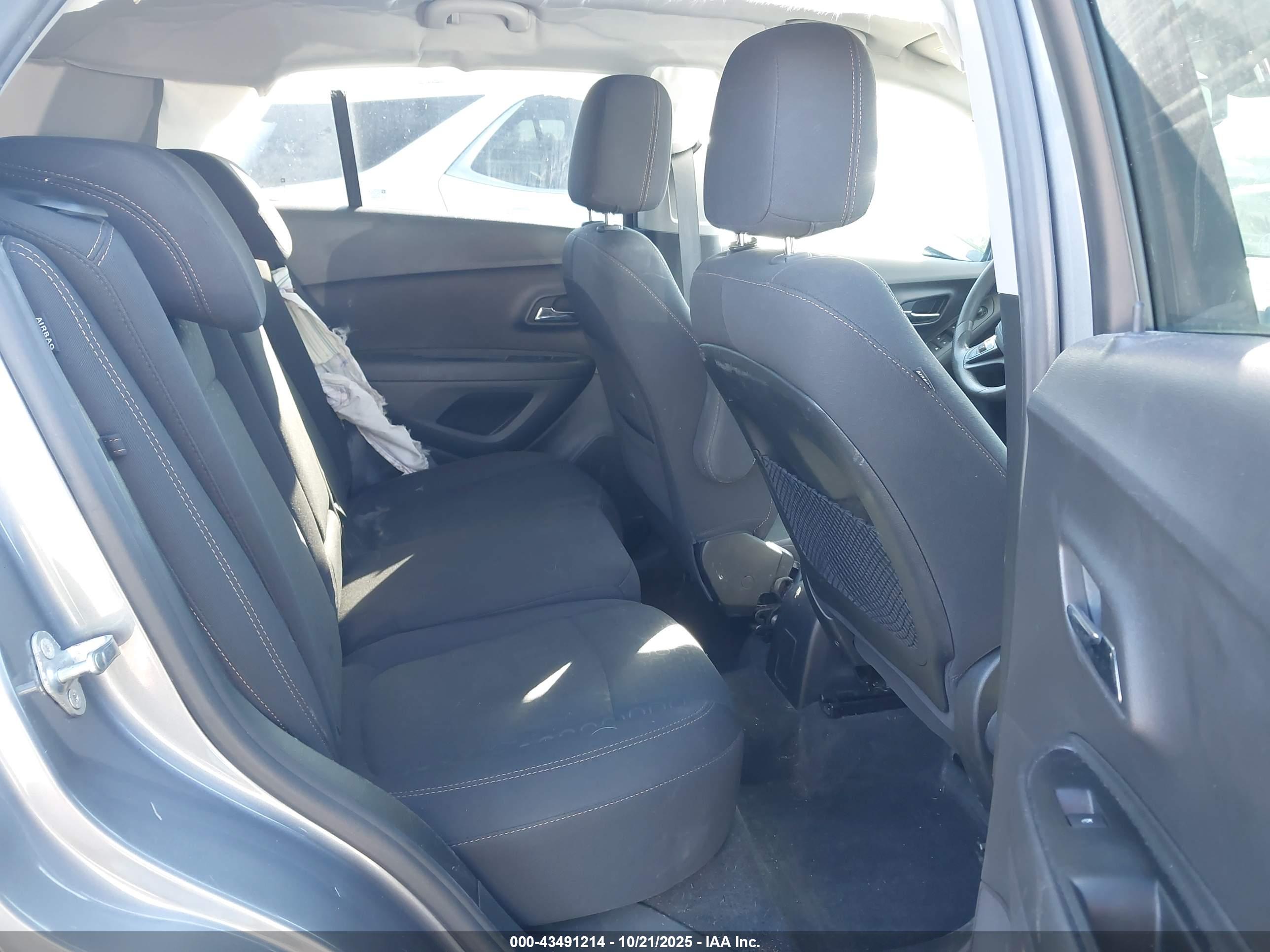 CHEVROLET TRAX image 8