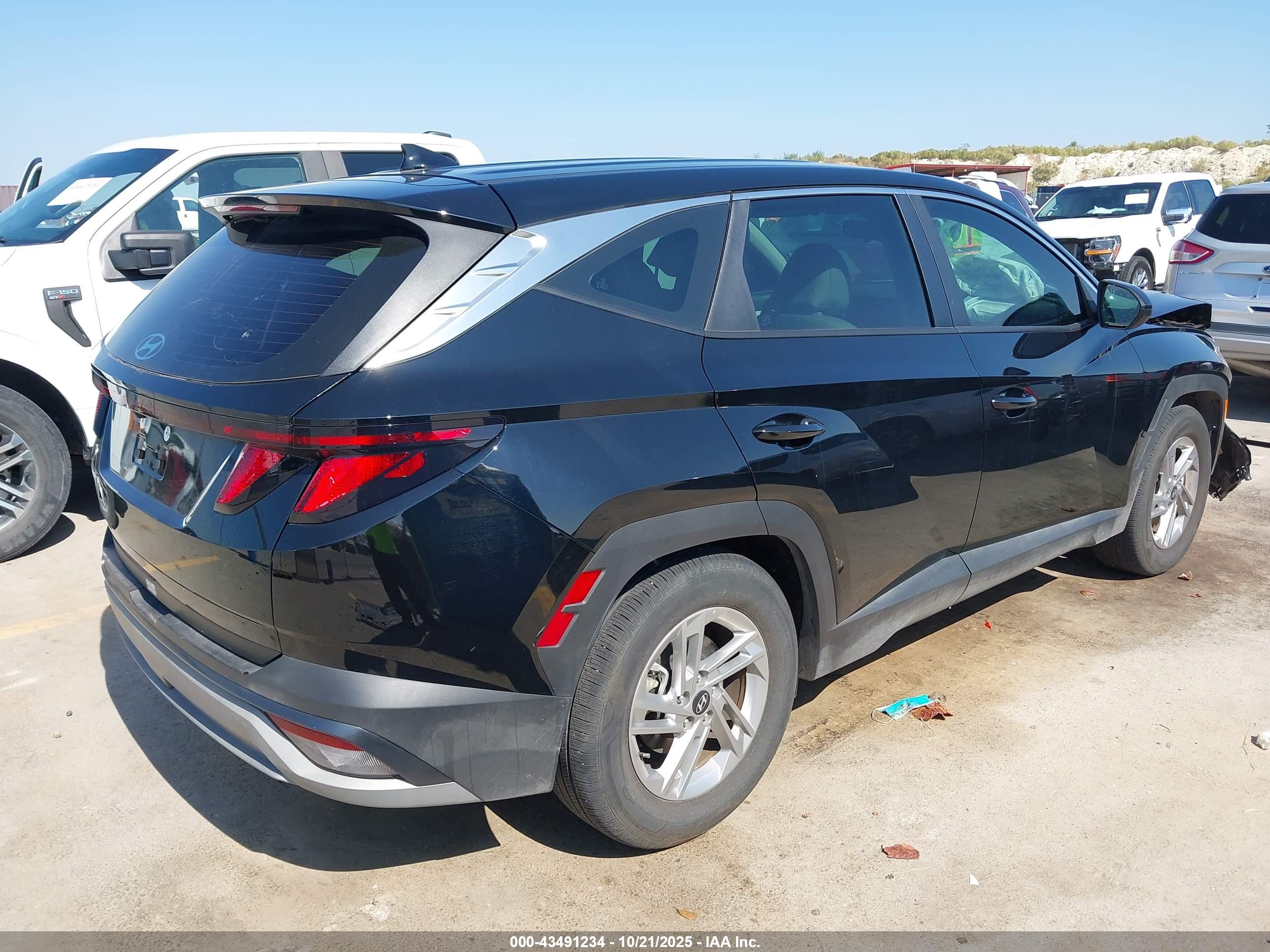 HYUNDAI TUCSON image 4
