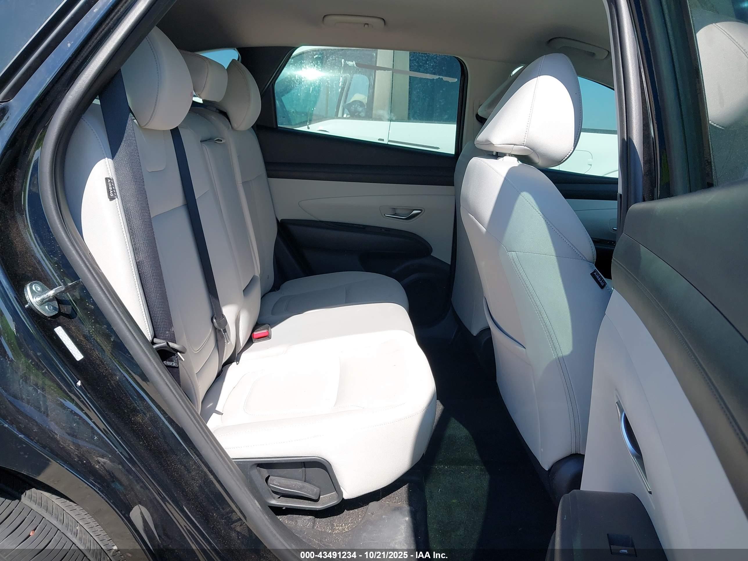 HYUNDAI TUCSON image 8