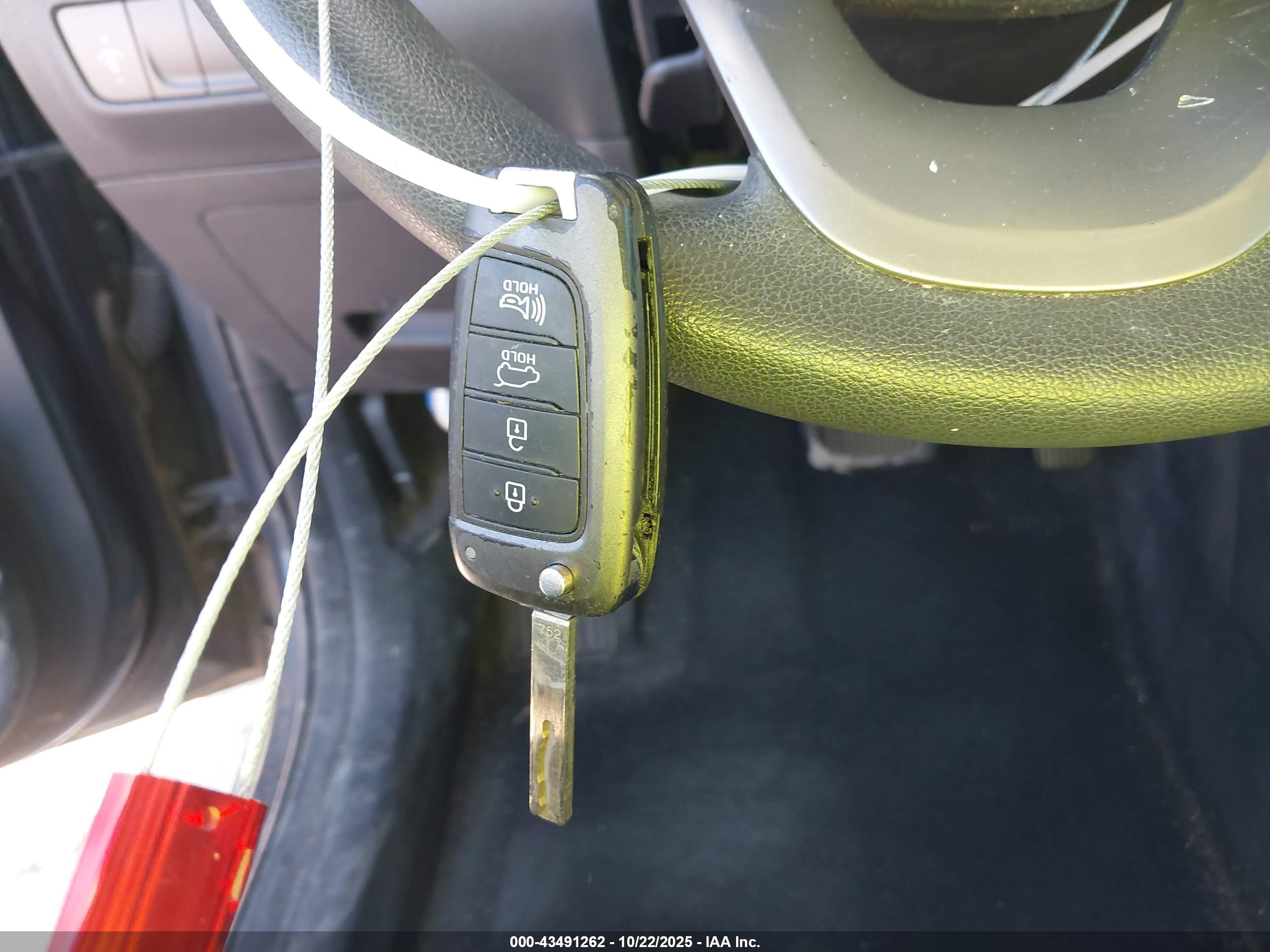 HYUNDAI KONA image 11