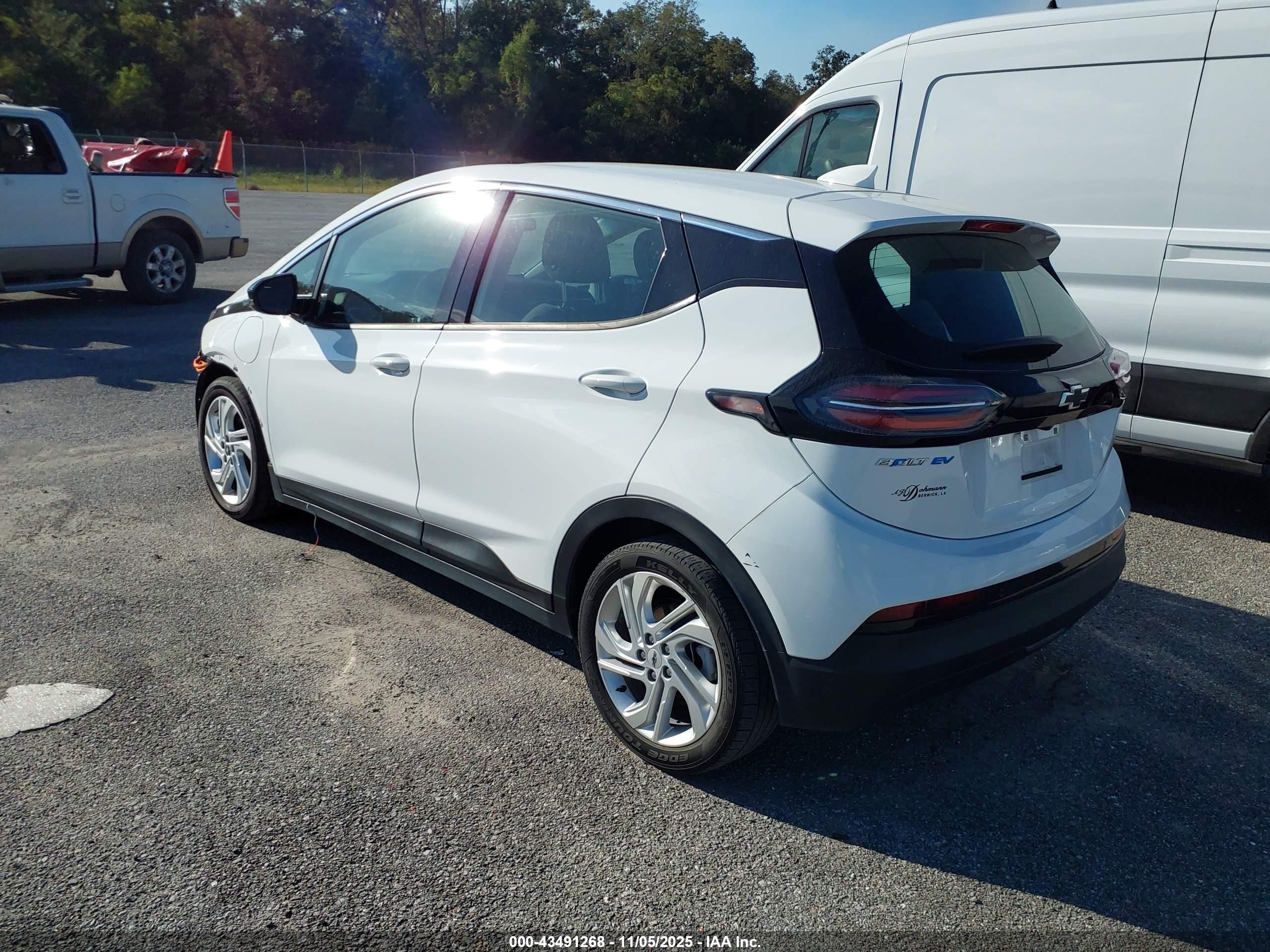 CHEVROLET BOLT image 3