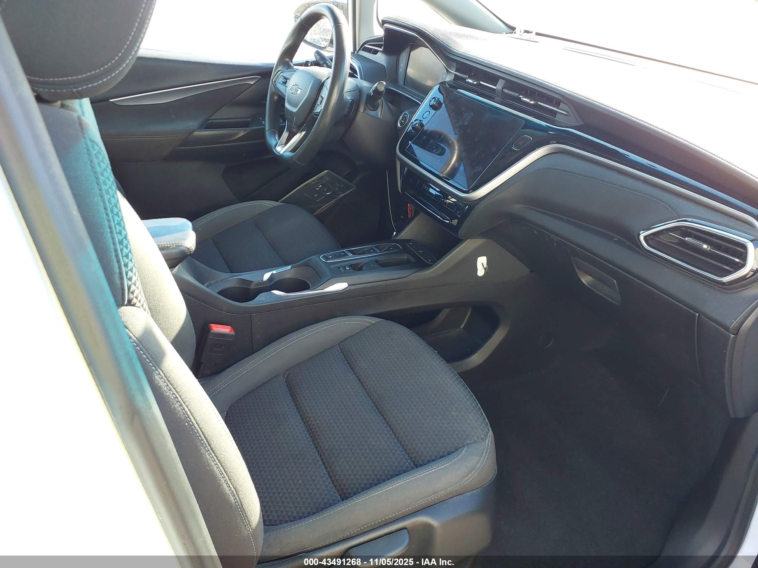 CHEVROLET BOLT image 5