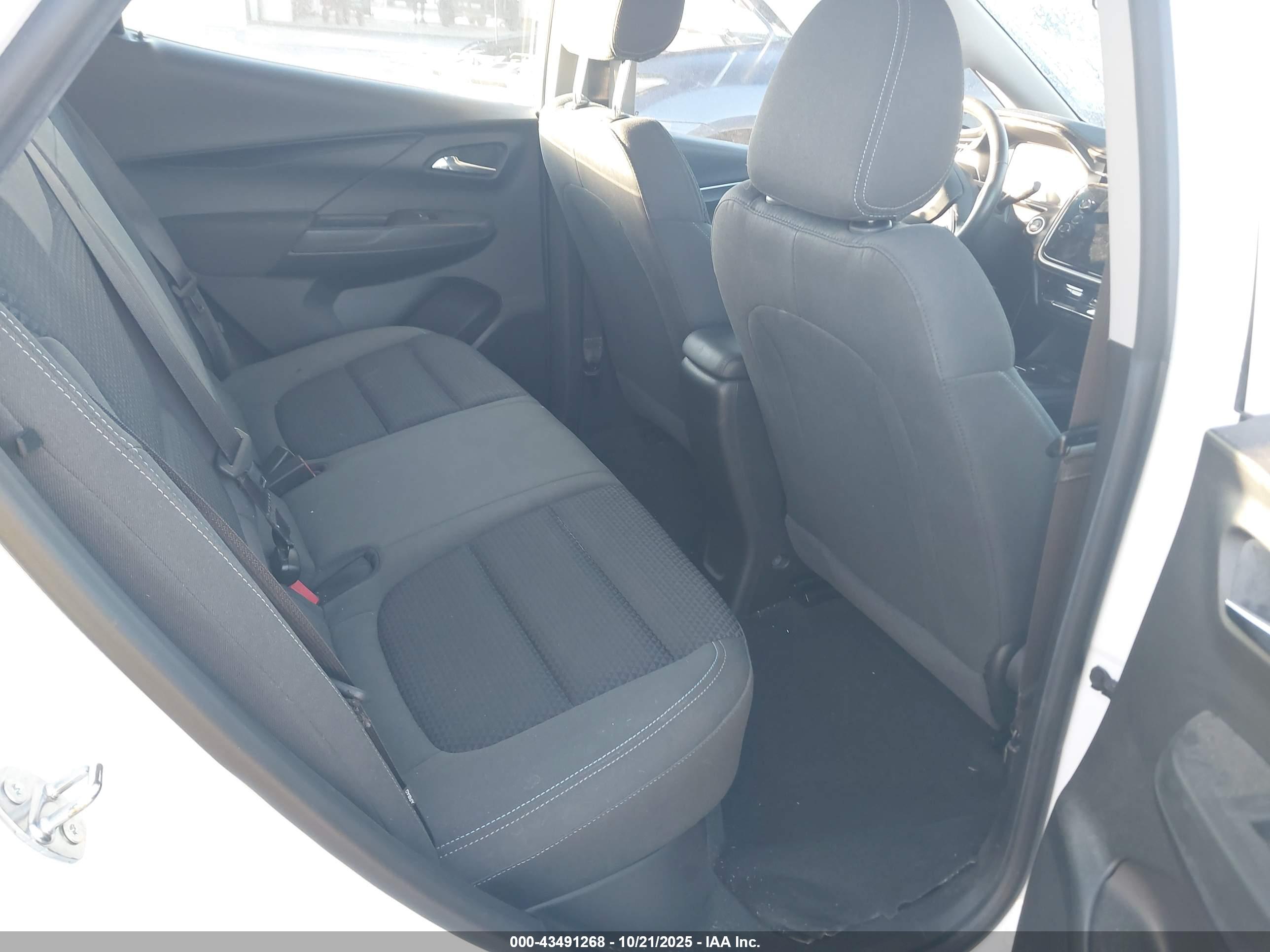 CHEVROLET BOLT image 8