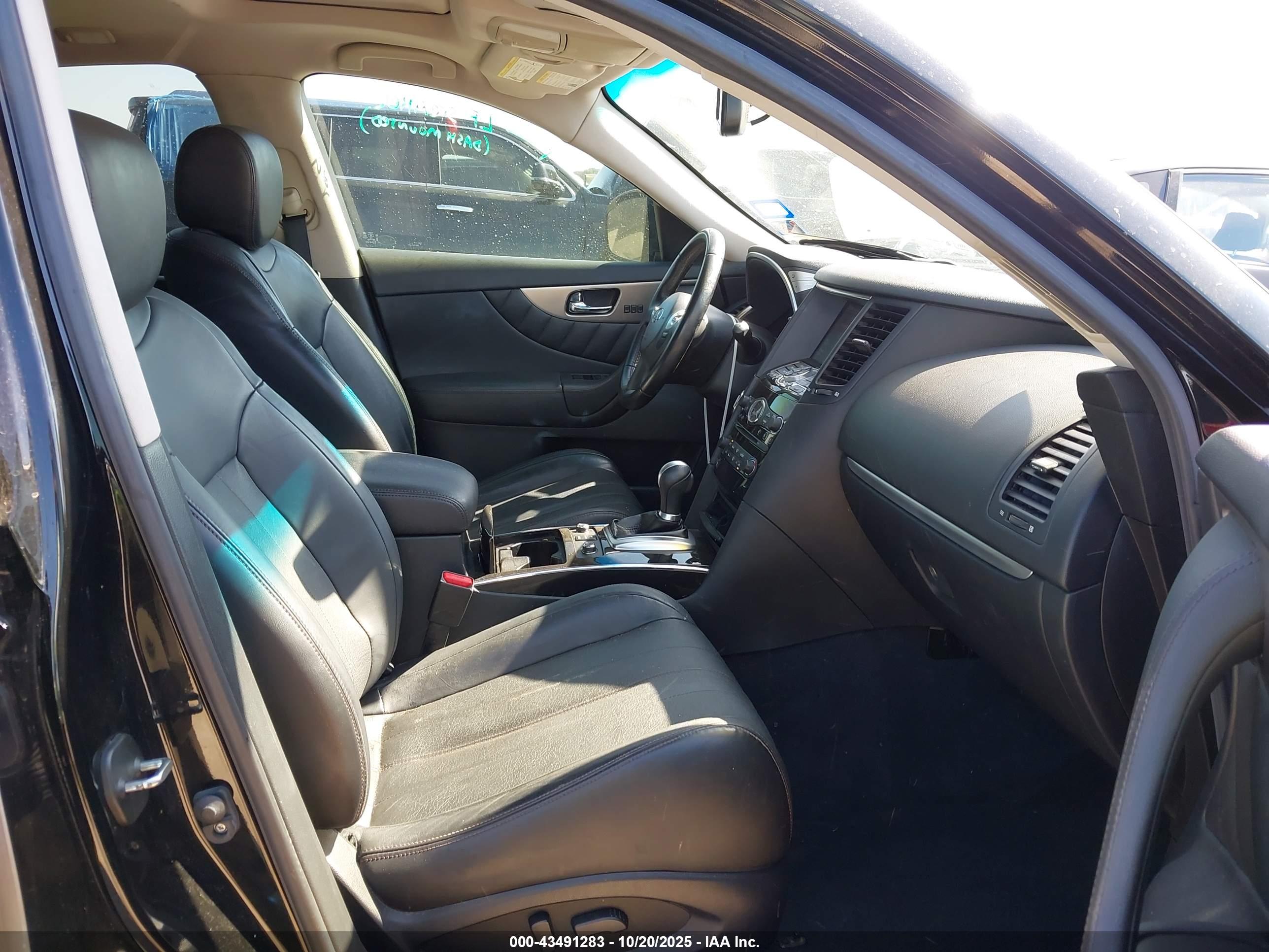 INFINITI QX70 image 5