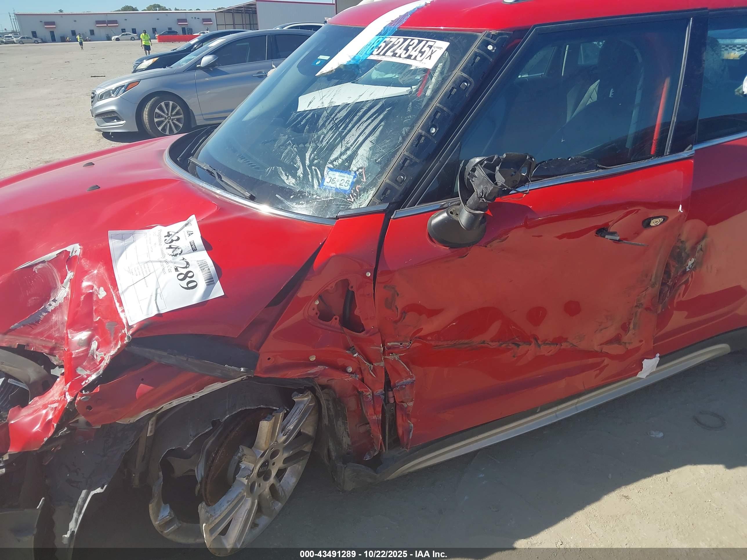 MINI COUNTRYMAN image 6