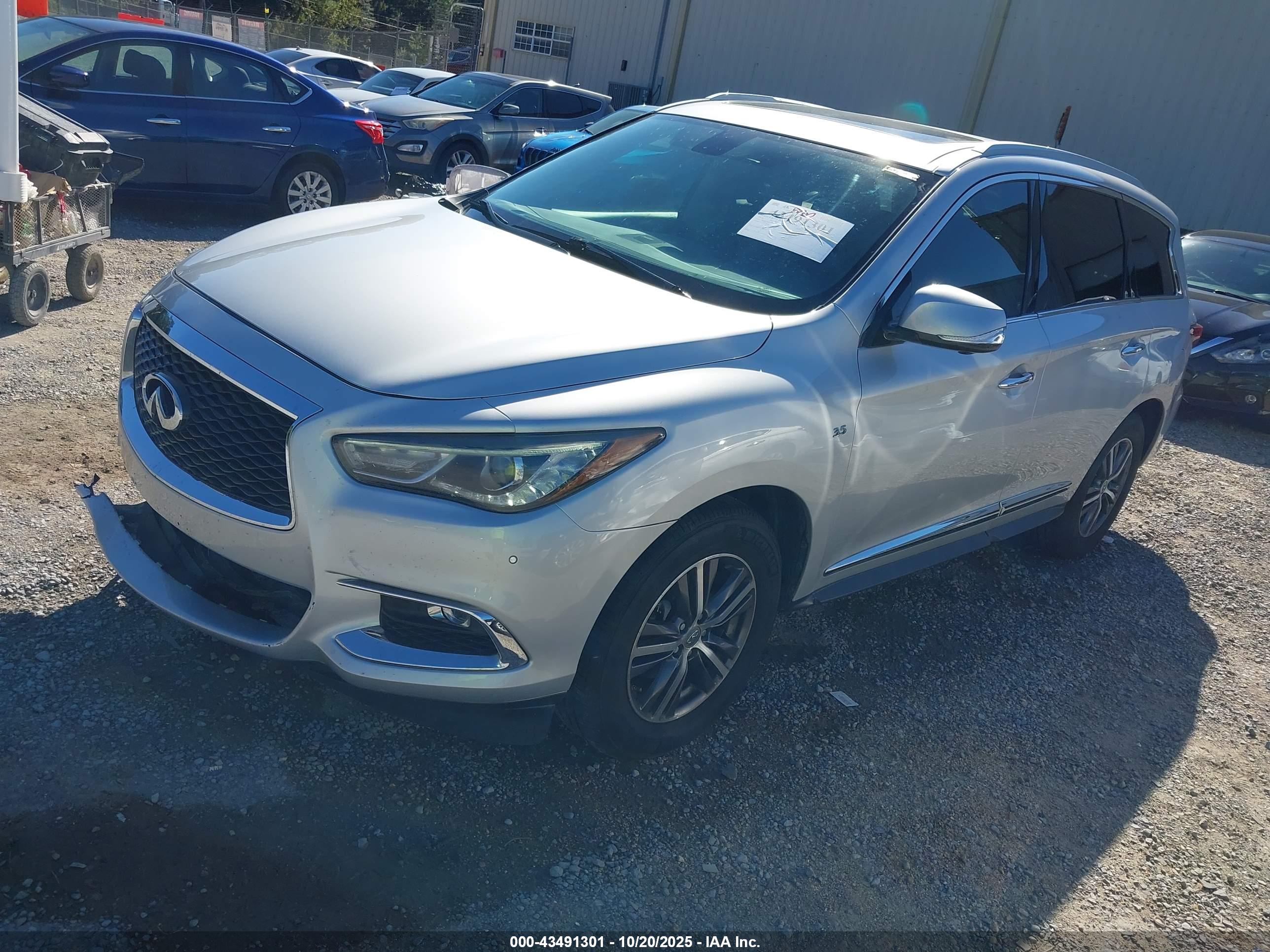 INFINITI QX60 image 2