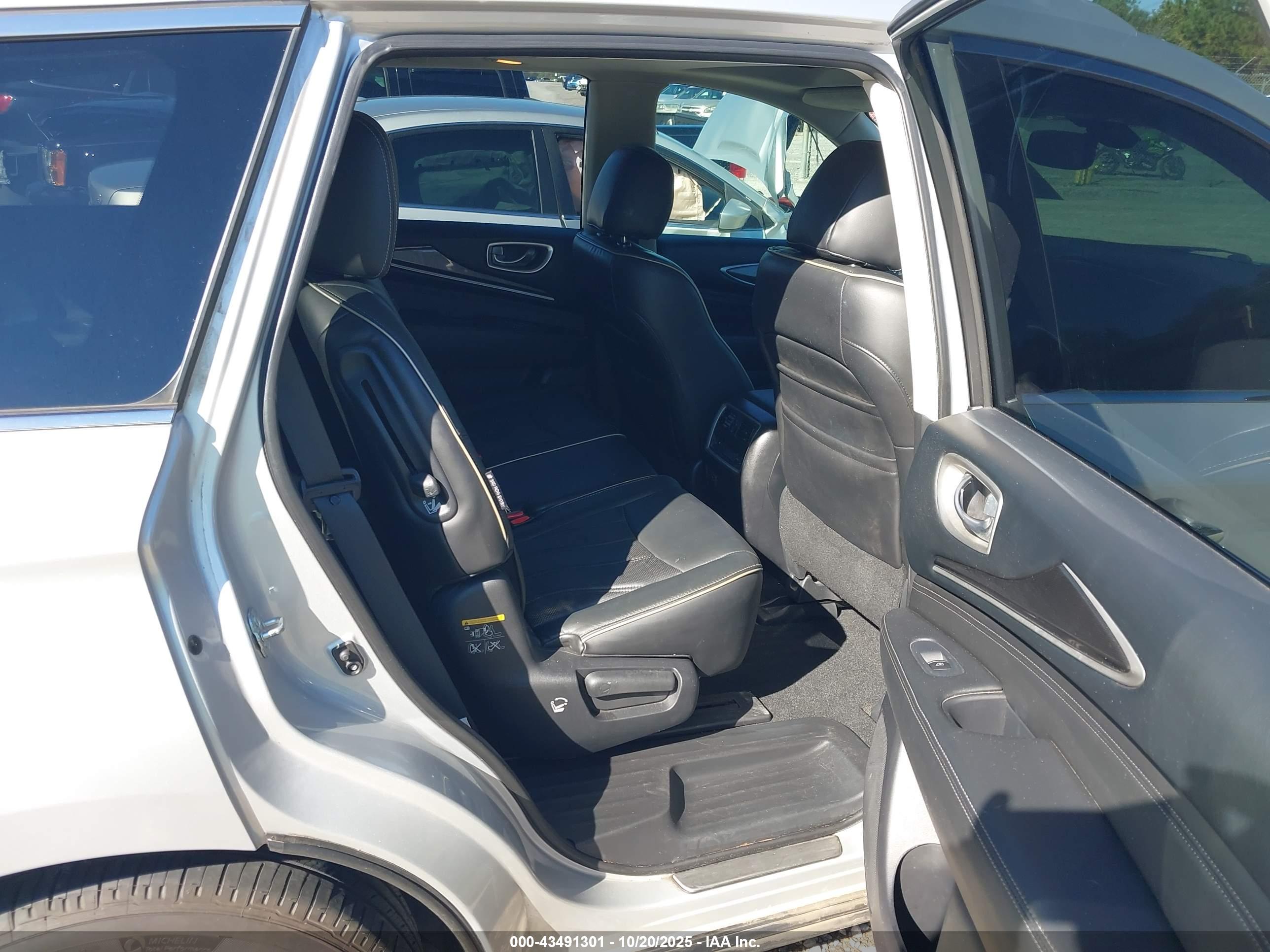 INFINITI QX60 image 8