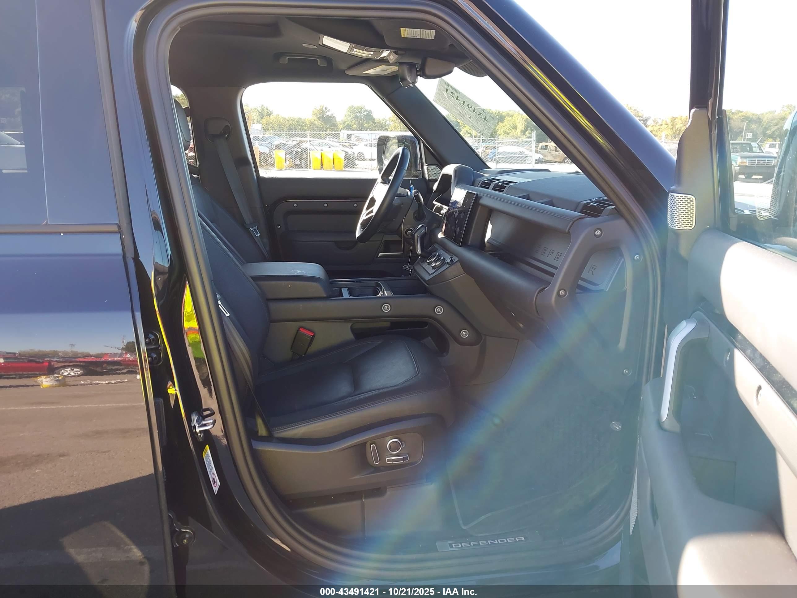 LAND ROVER image 5
