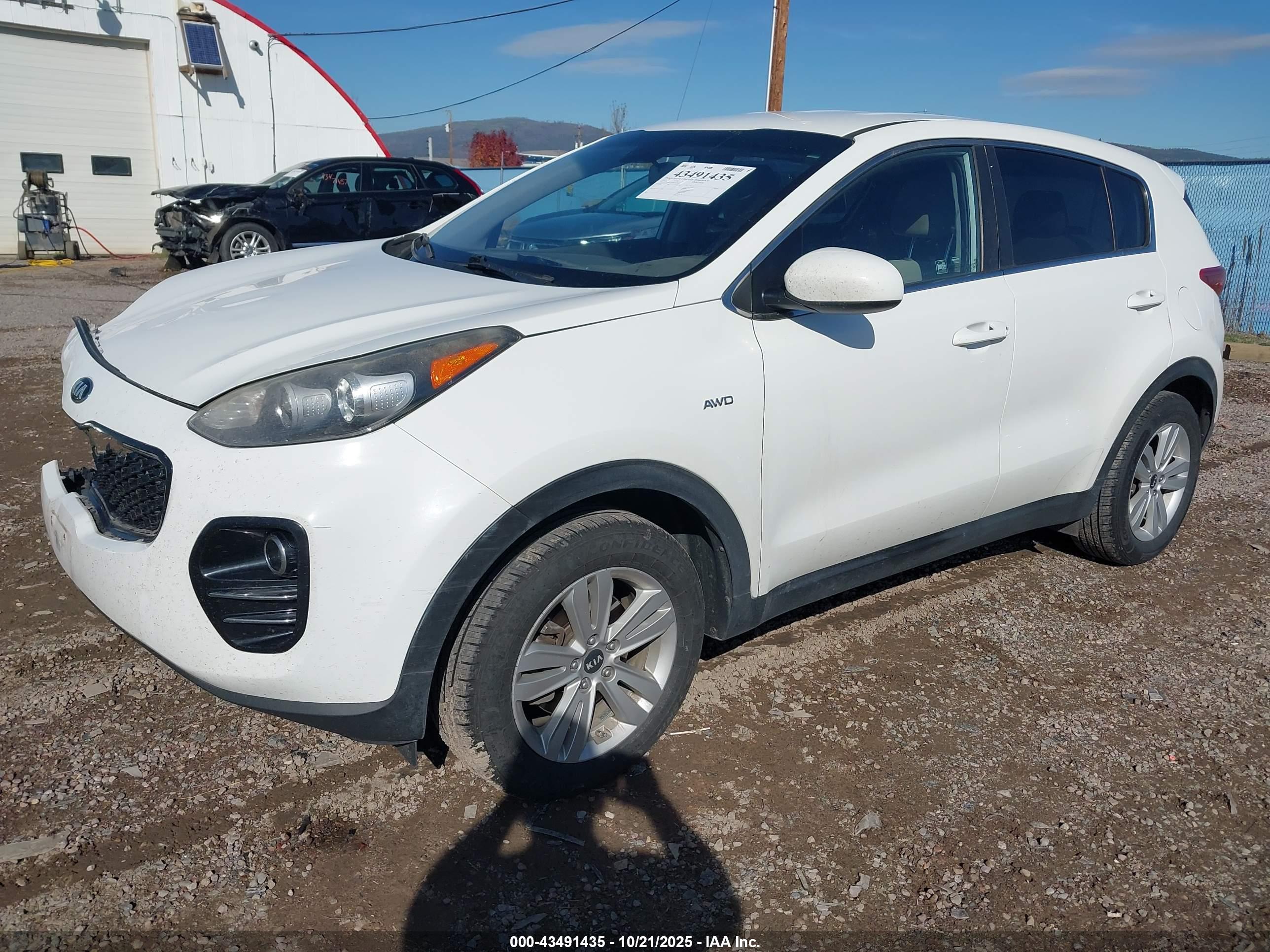 KIA SPORTAGE image 2