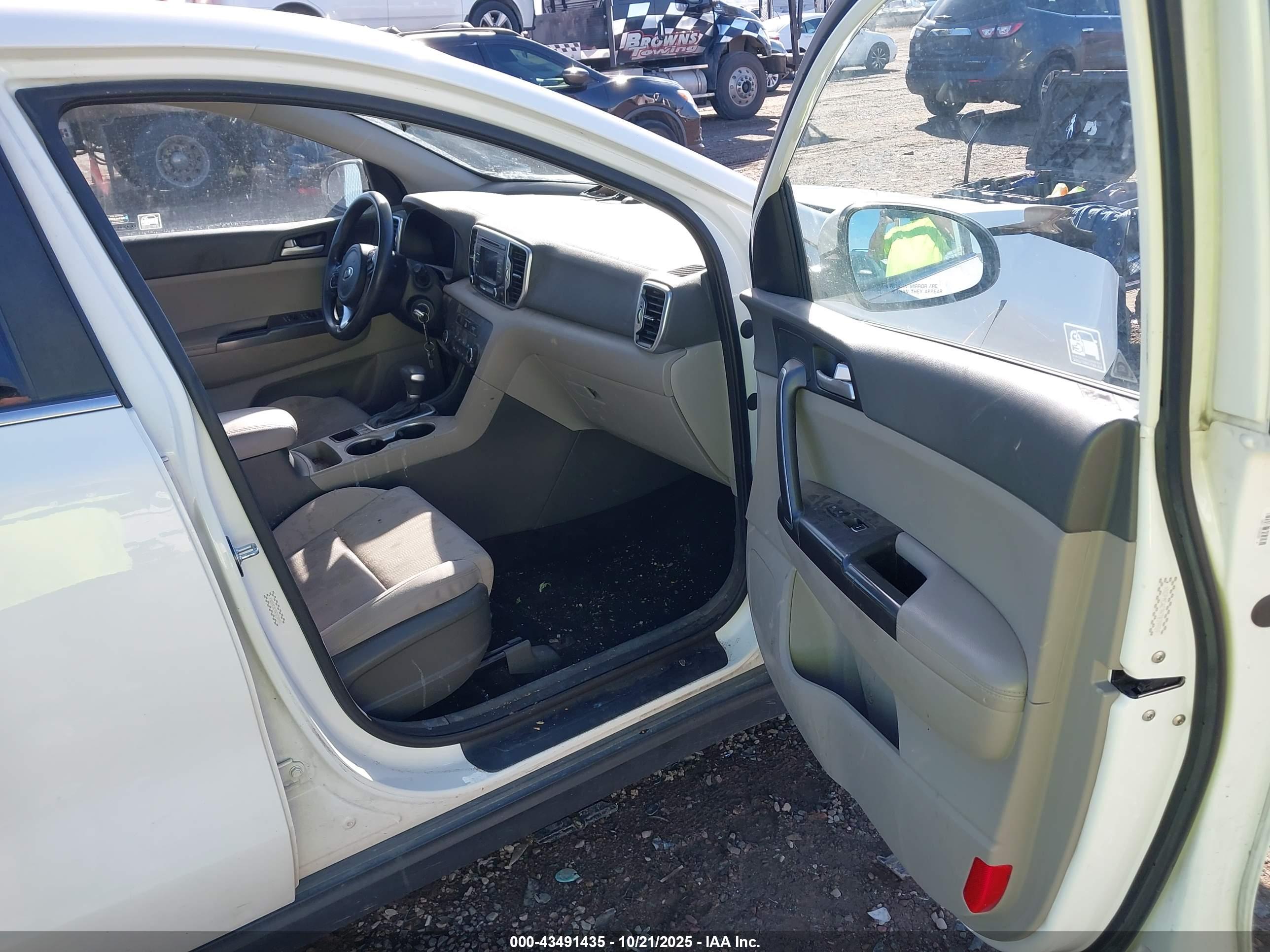 KIA SPORTAGE image 5