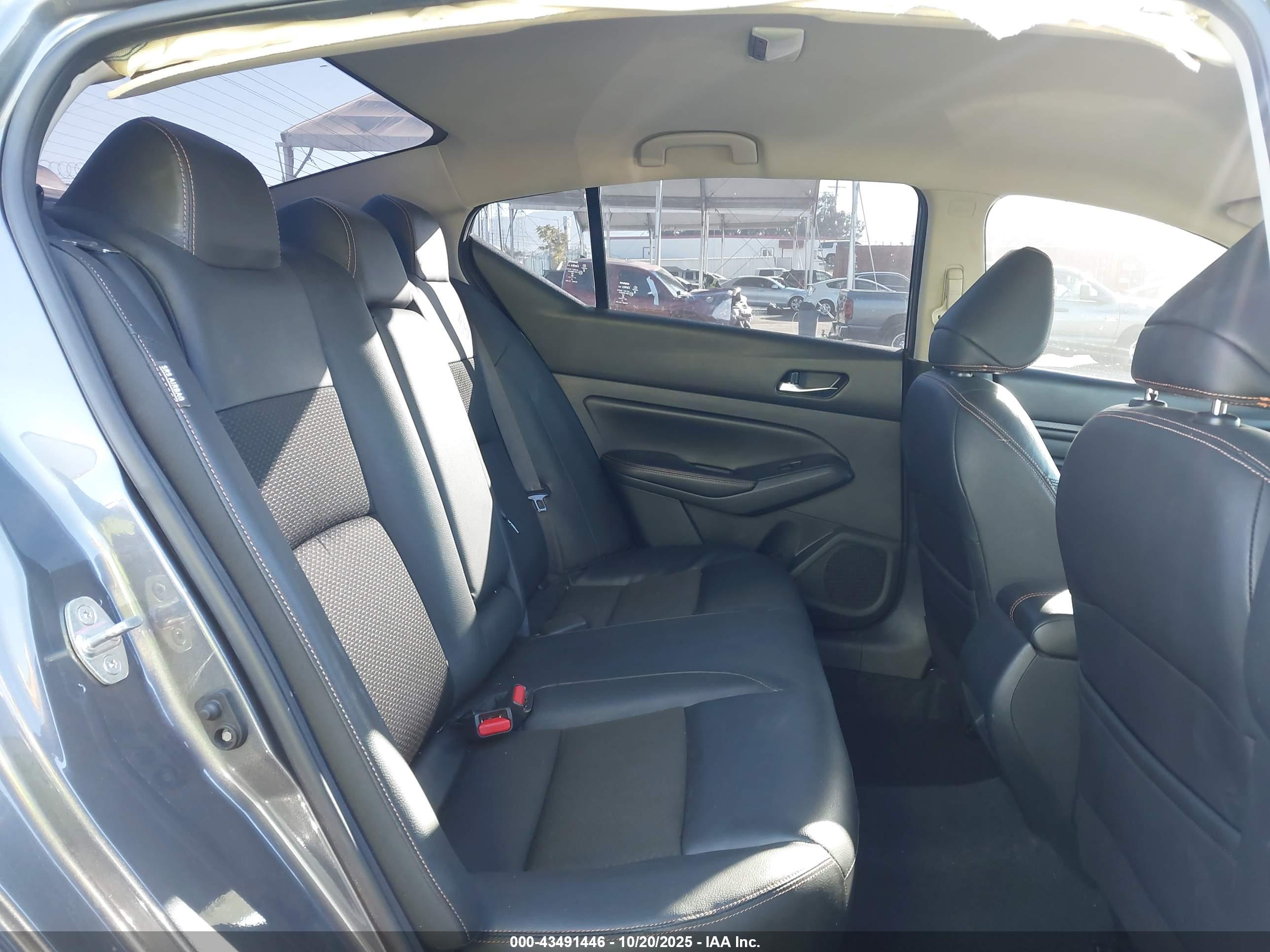 NISSAN ALTIMA image 8