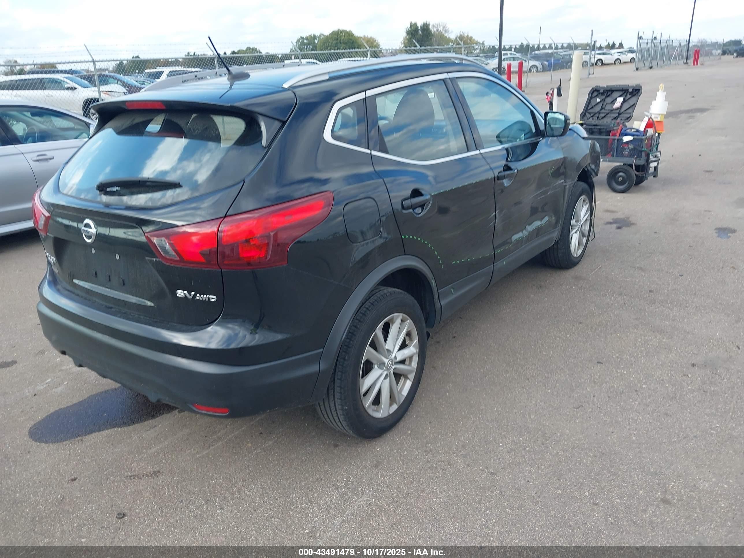 NISSAN ROGUE image 4