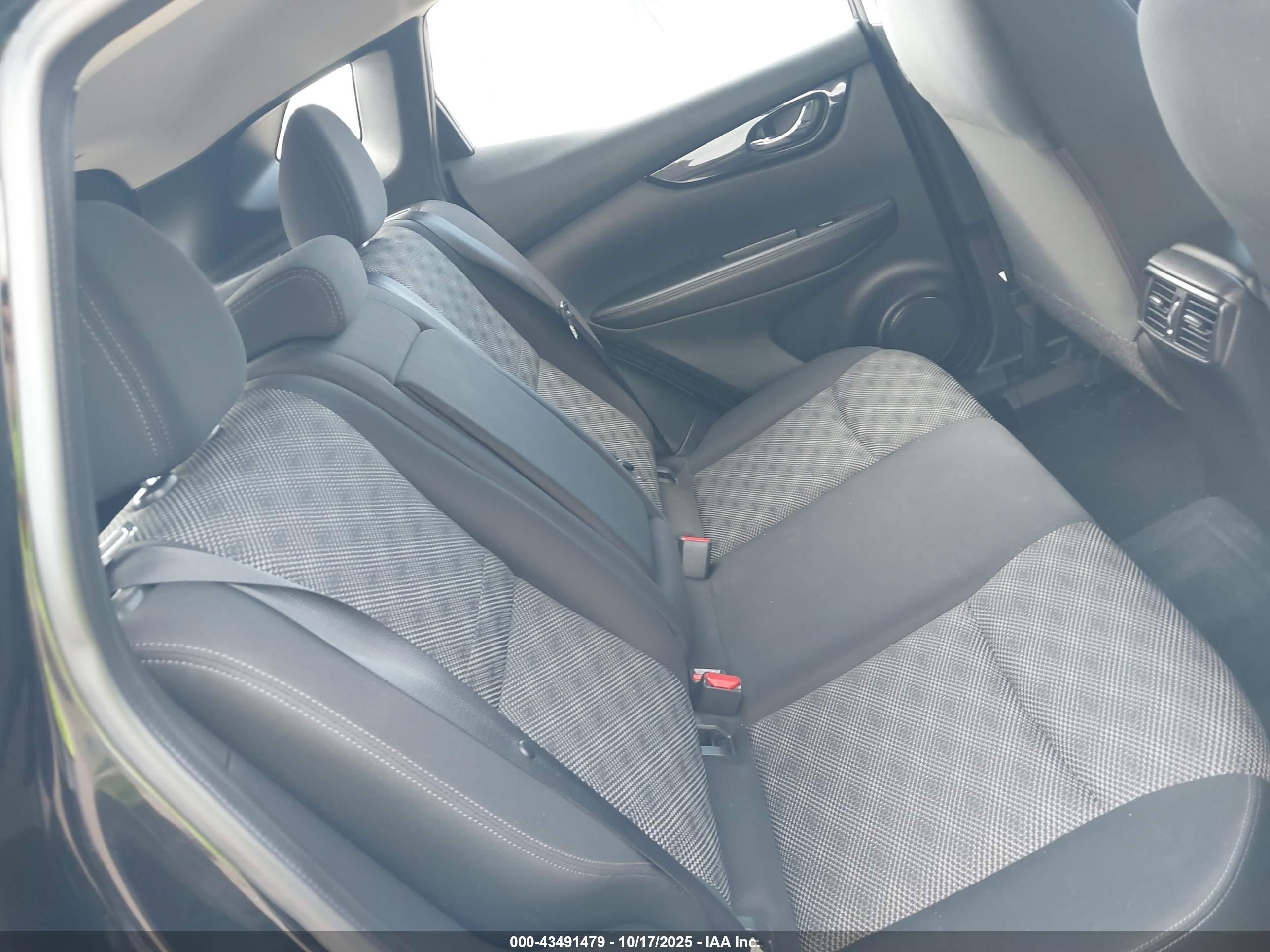 NISSAN ROGUE image 8