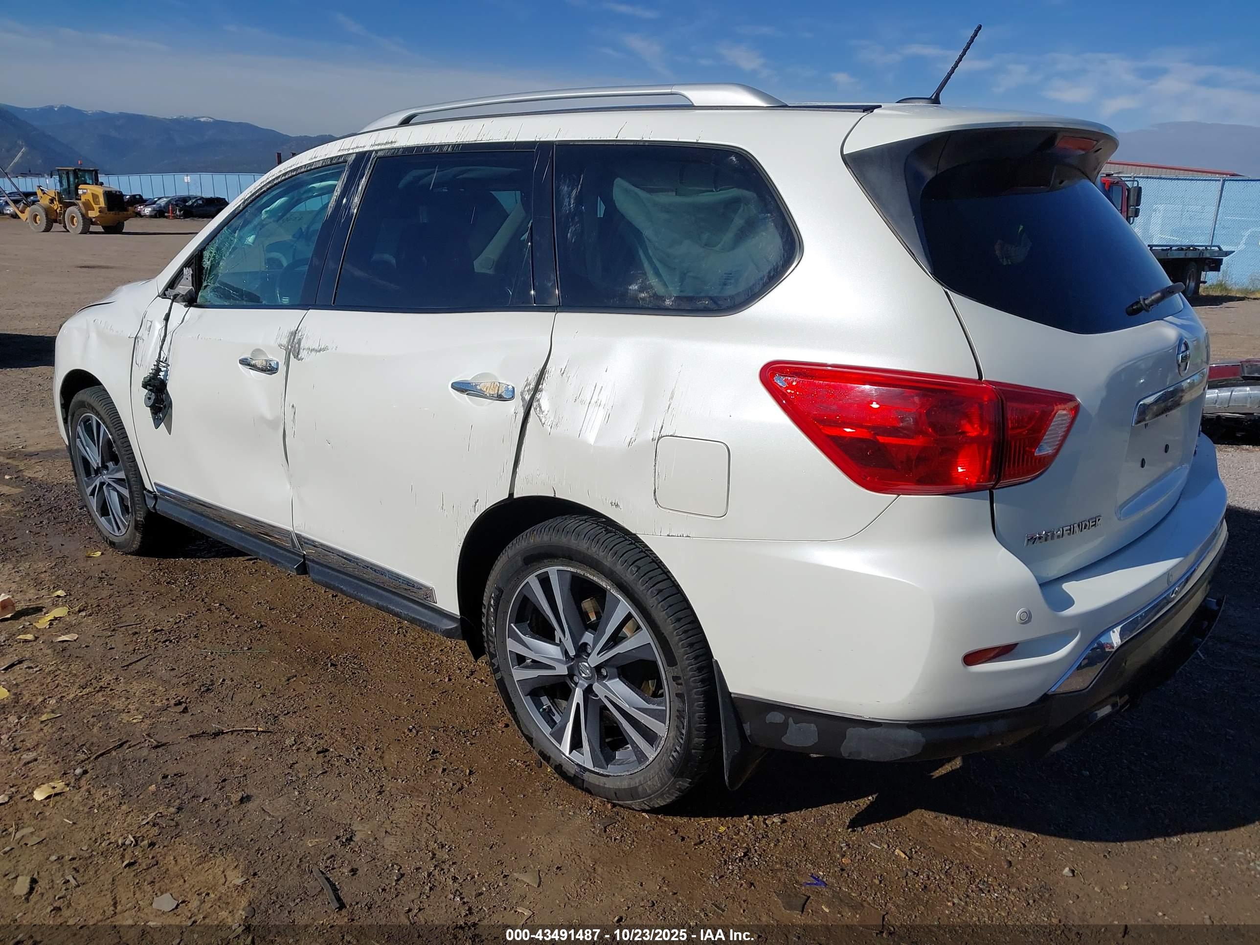 NISSAN PATHFINDER image 3