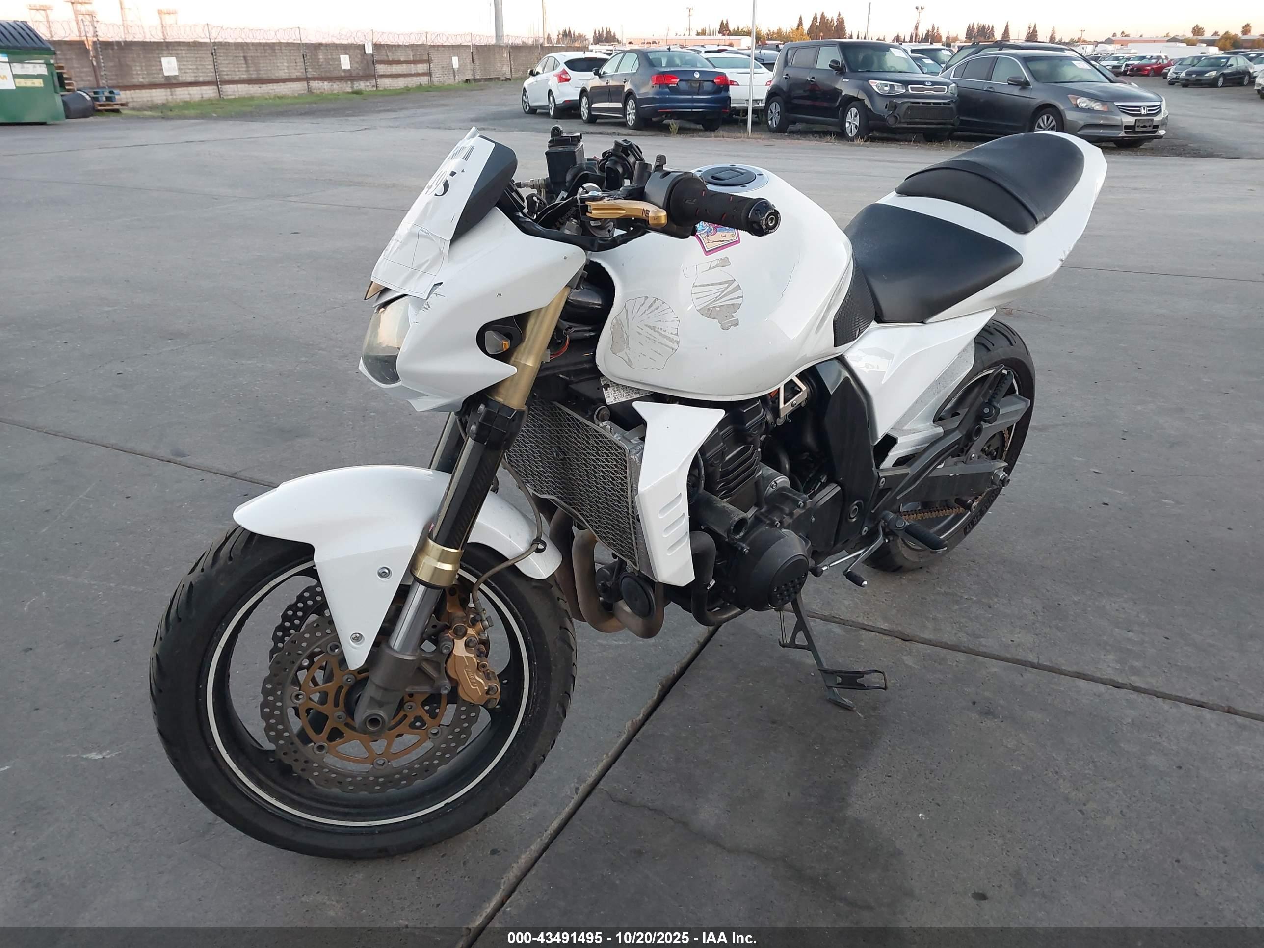 KAWASAKI ZR1000 image 2