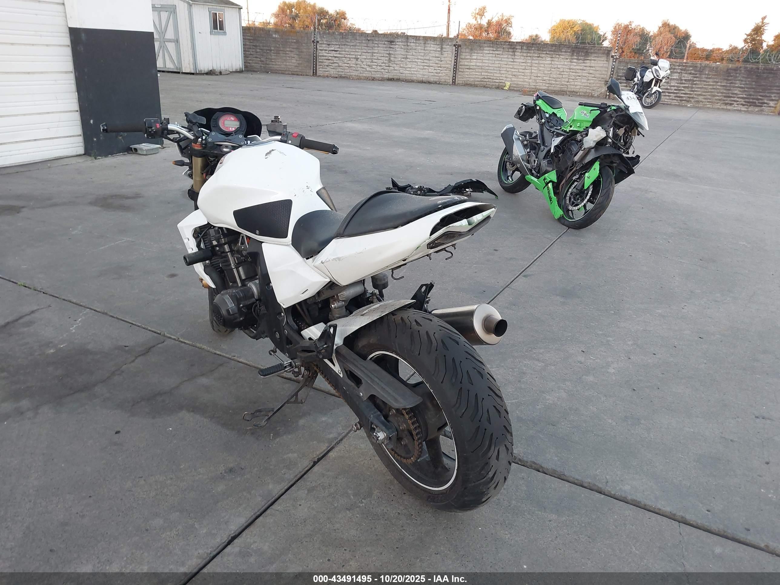 KAWASAKI ZR1000 image 3
