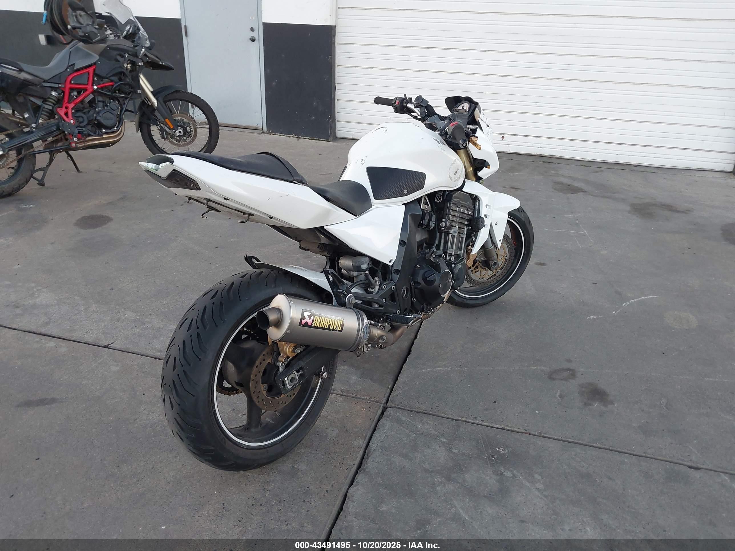 KAWASAKI ZR1000 image 4