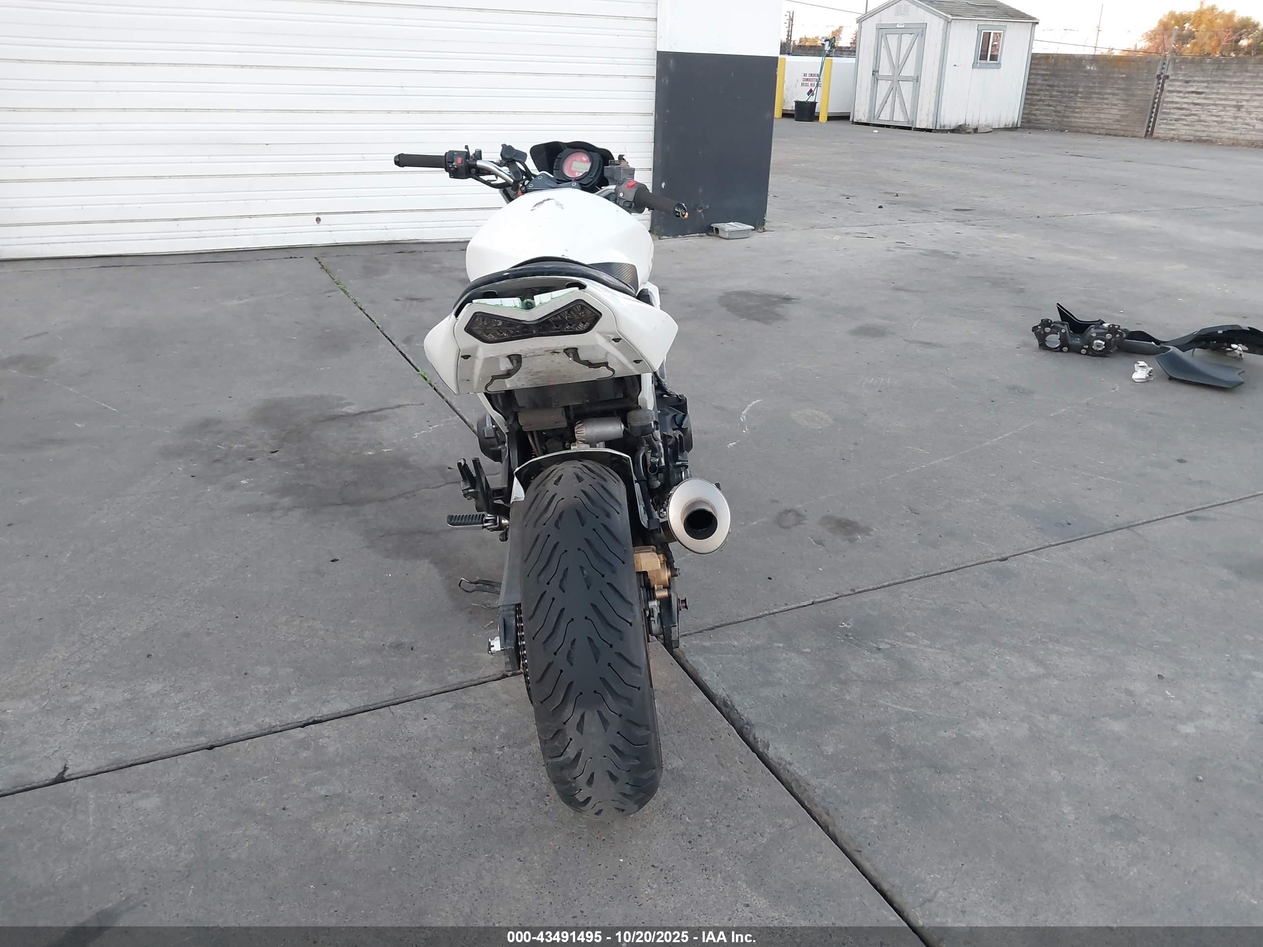 KAWASAKI ZR1000 image 6