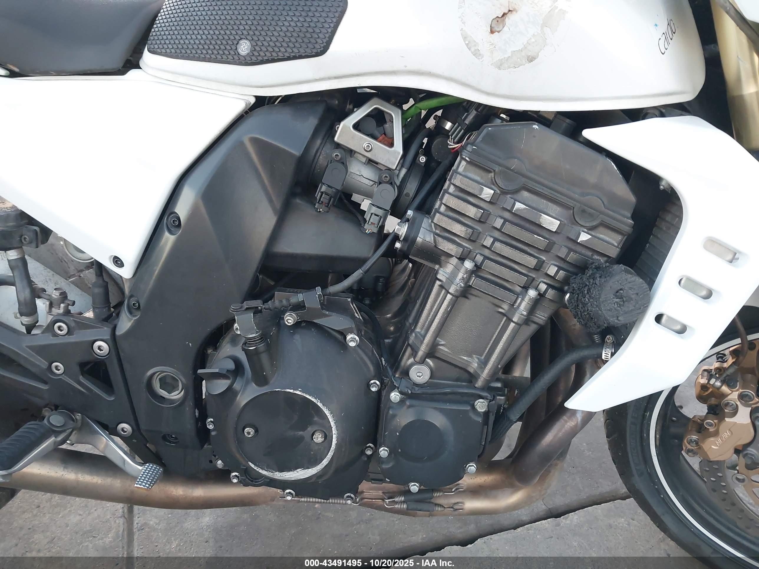 KAWASAKI ZR1000 image 8