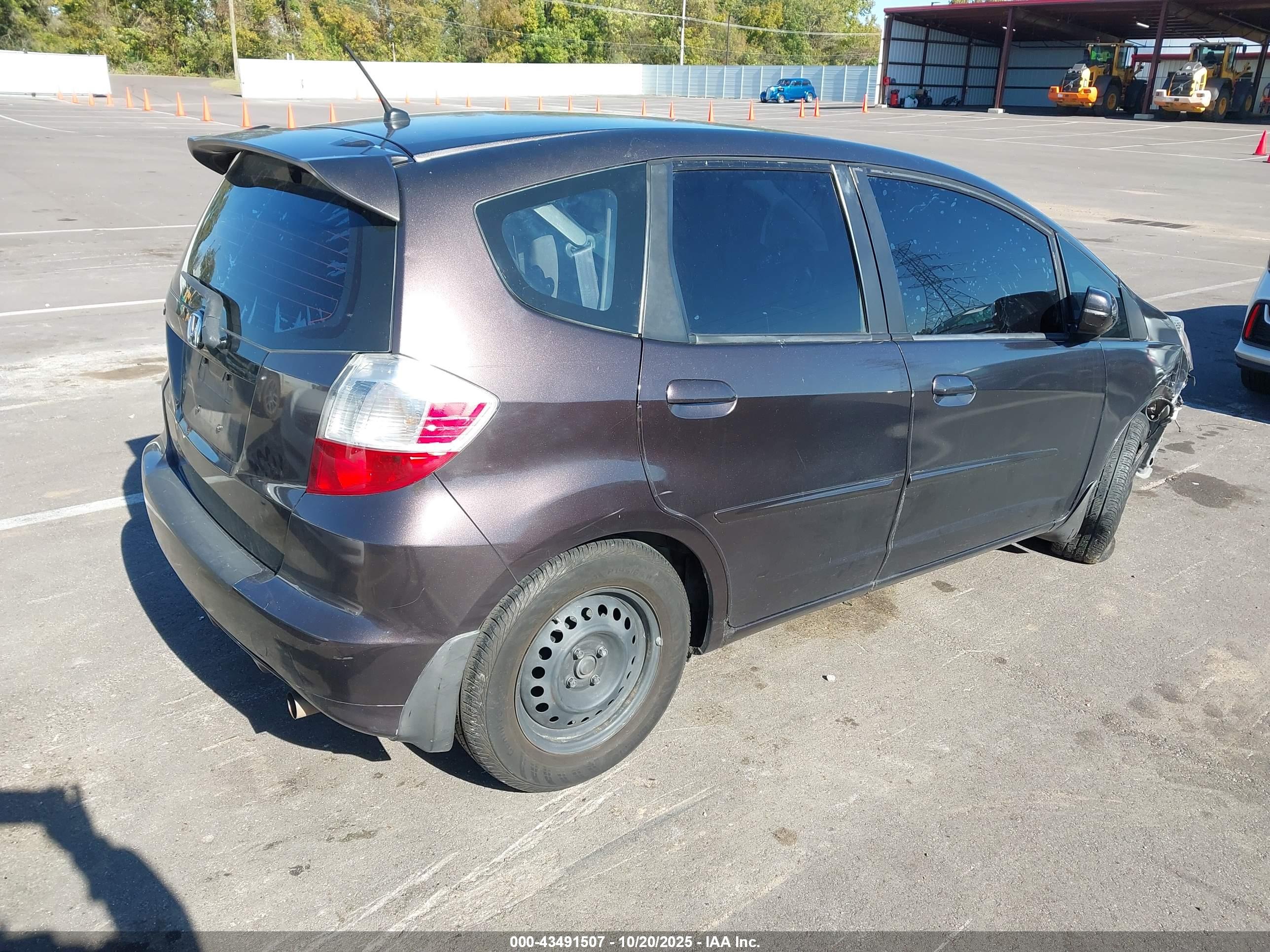 HONDA FIT image 4