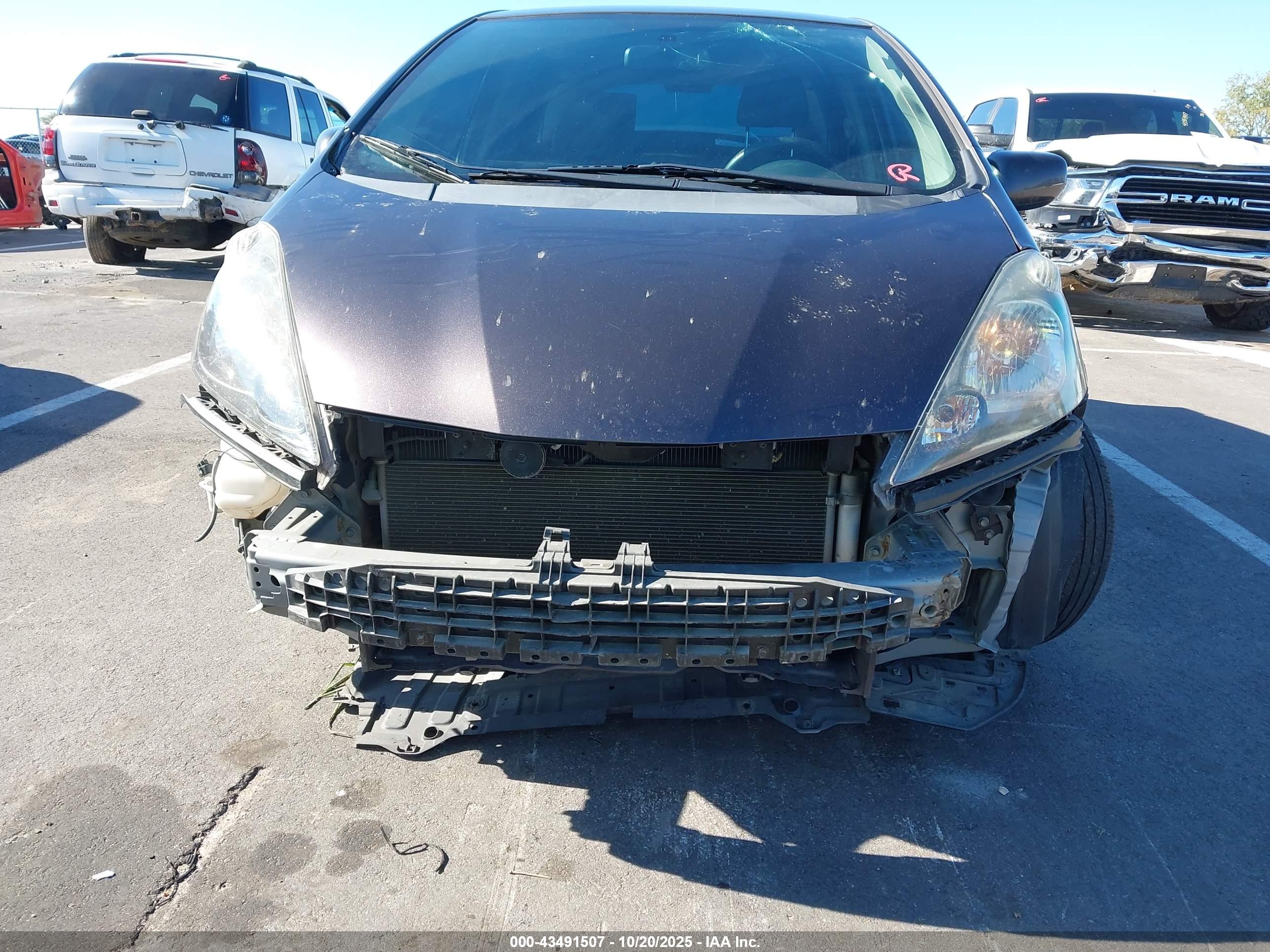 HONDA FIT image 6
