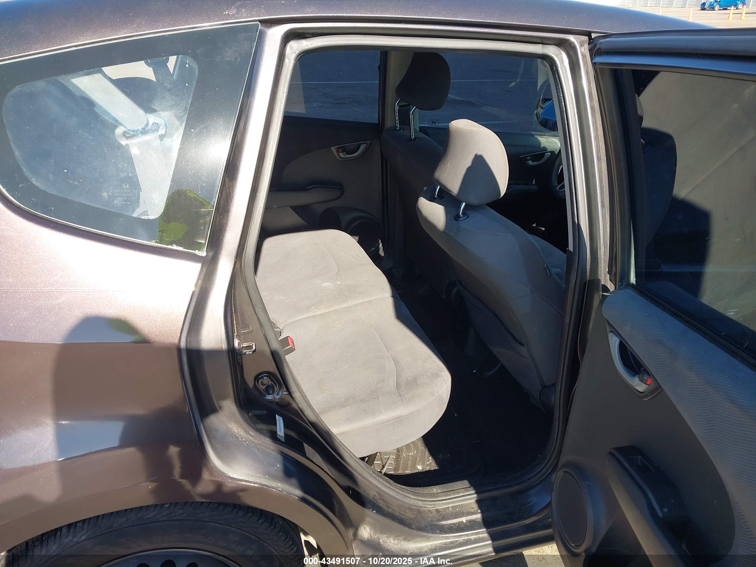 HONDA FIT image 8