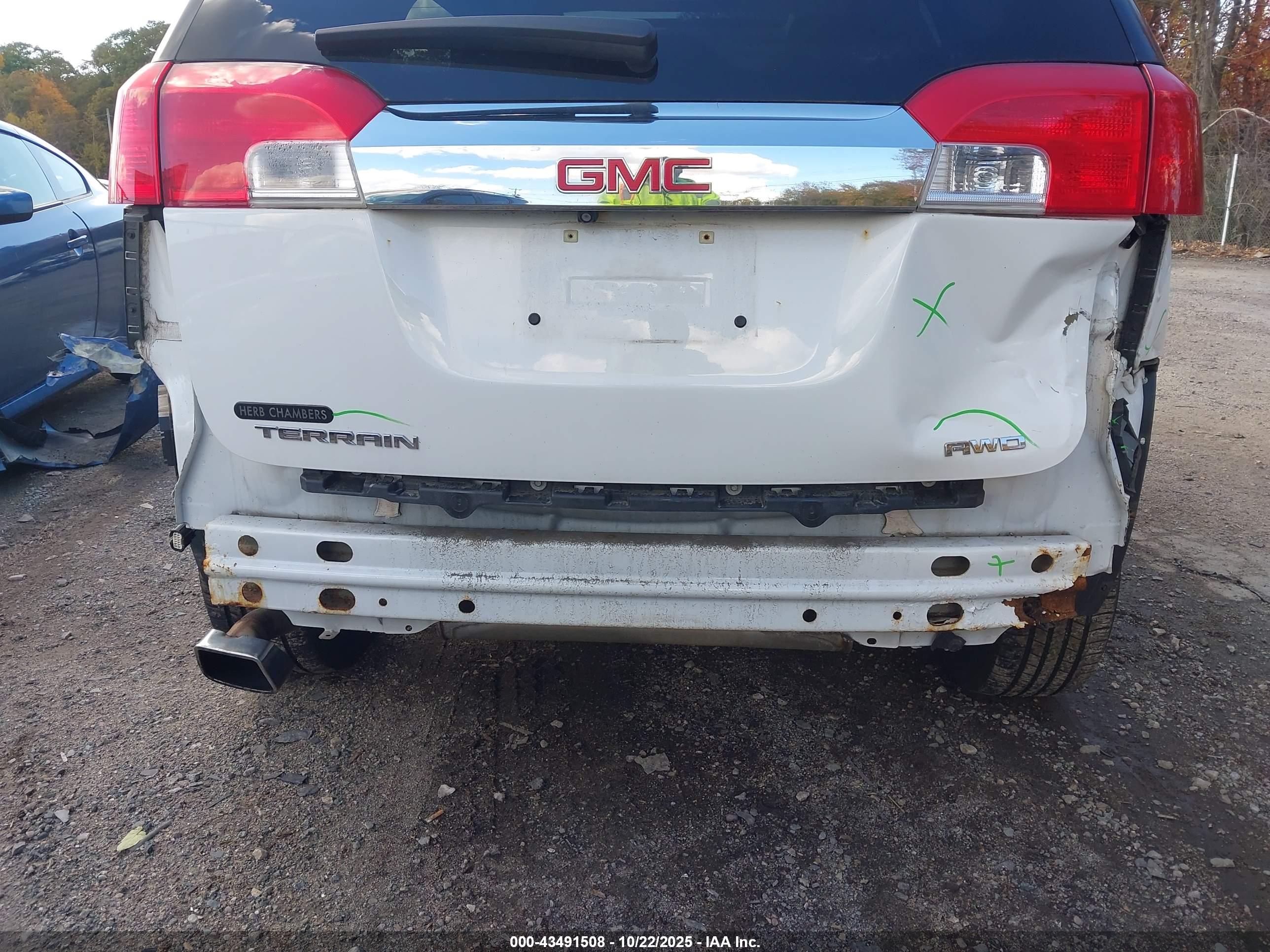 GMC TERRAIN image 6