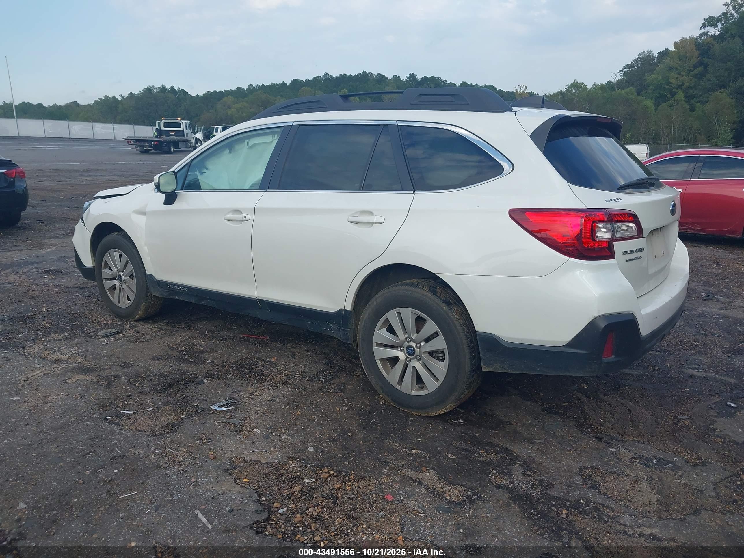 SUBARU OUTBACK image 3