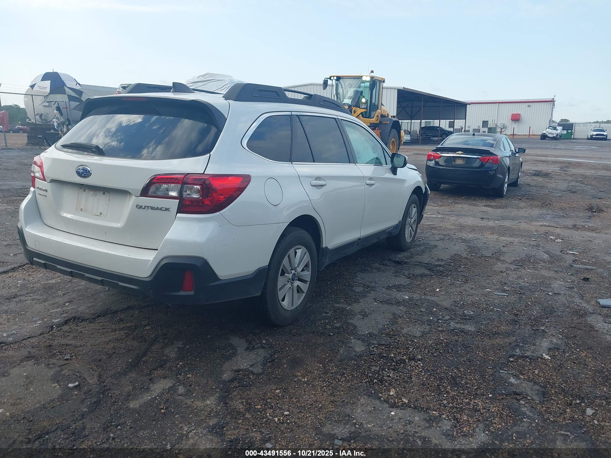 SUBARU OUTBACK image 4
